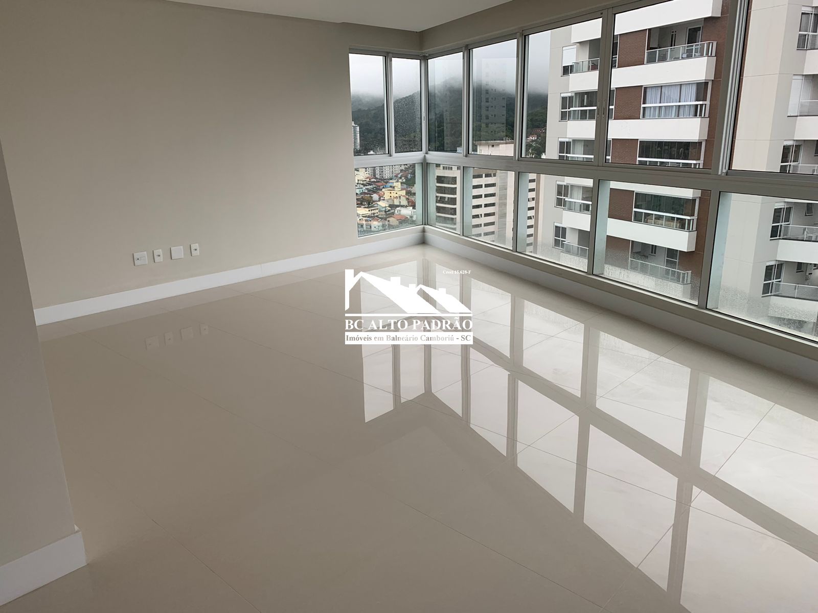 Apartamento à venda com 4 quartos, 165m² - Foto 3