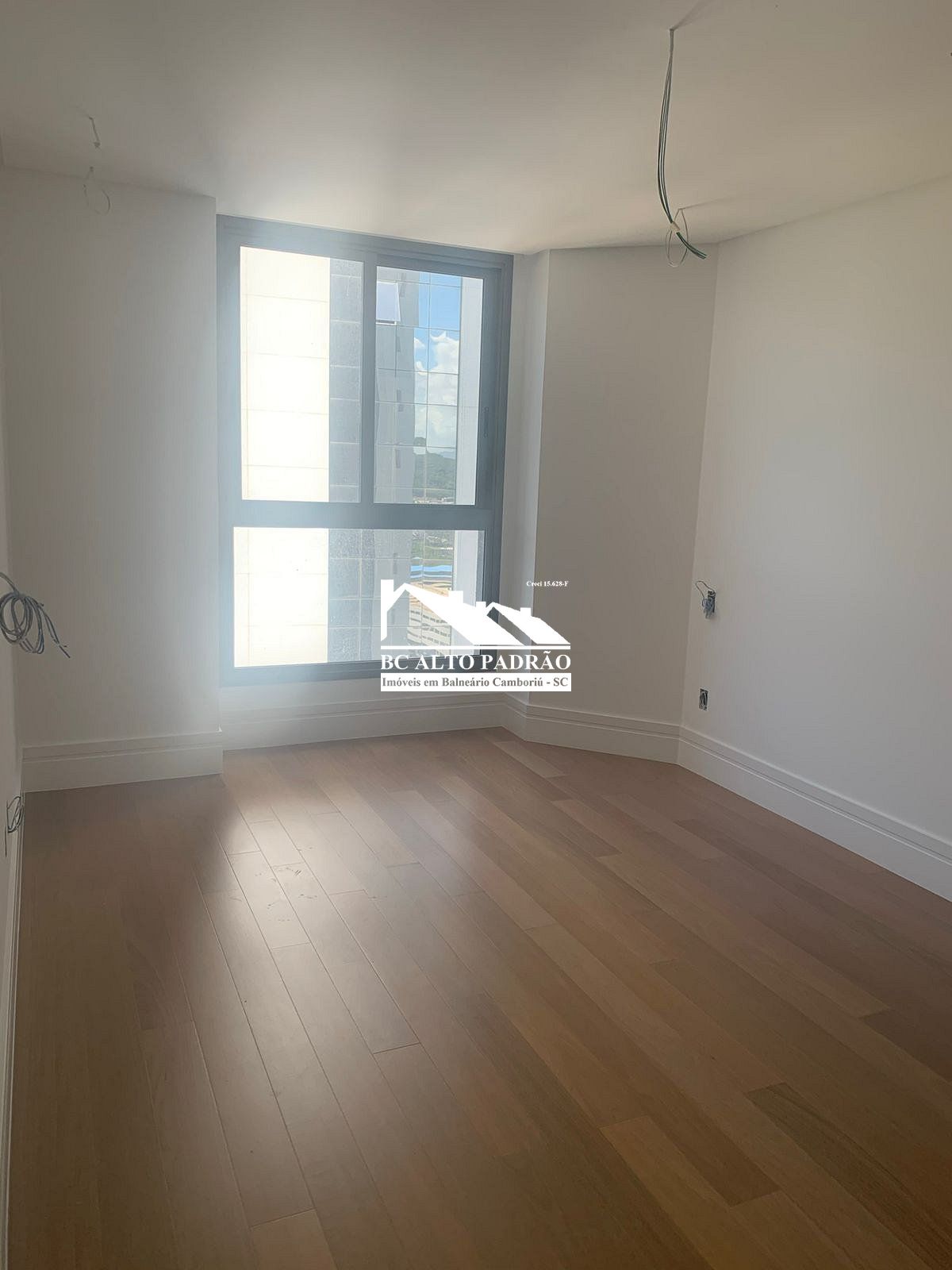 Apartamento à venda com 4 quartos, 230m² - Foto 5