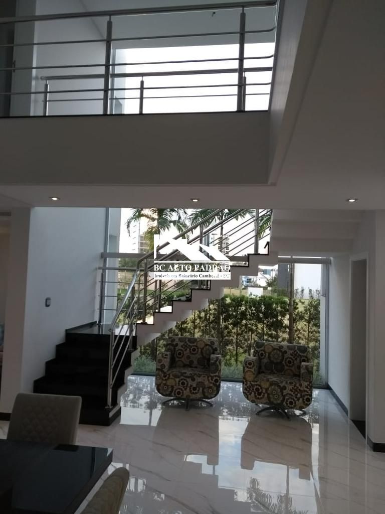 Casa de Condomínio à venda com 4 quartos, 400m² - Foto 2