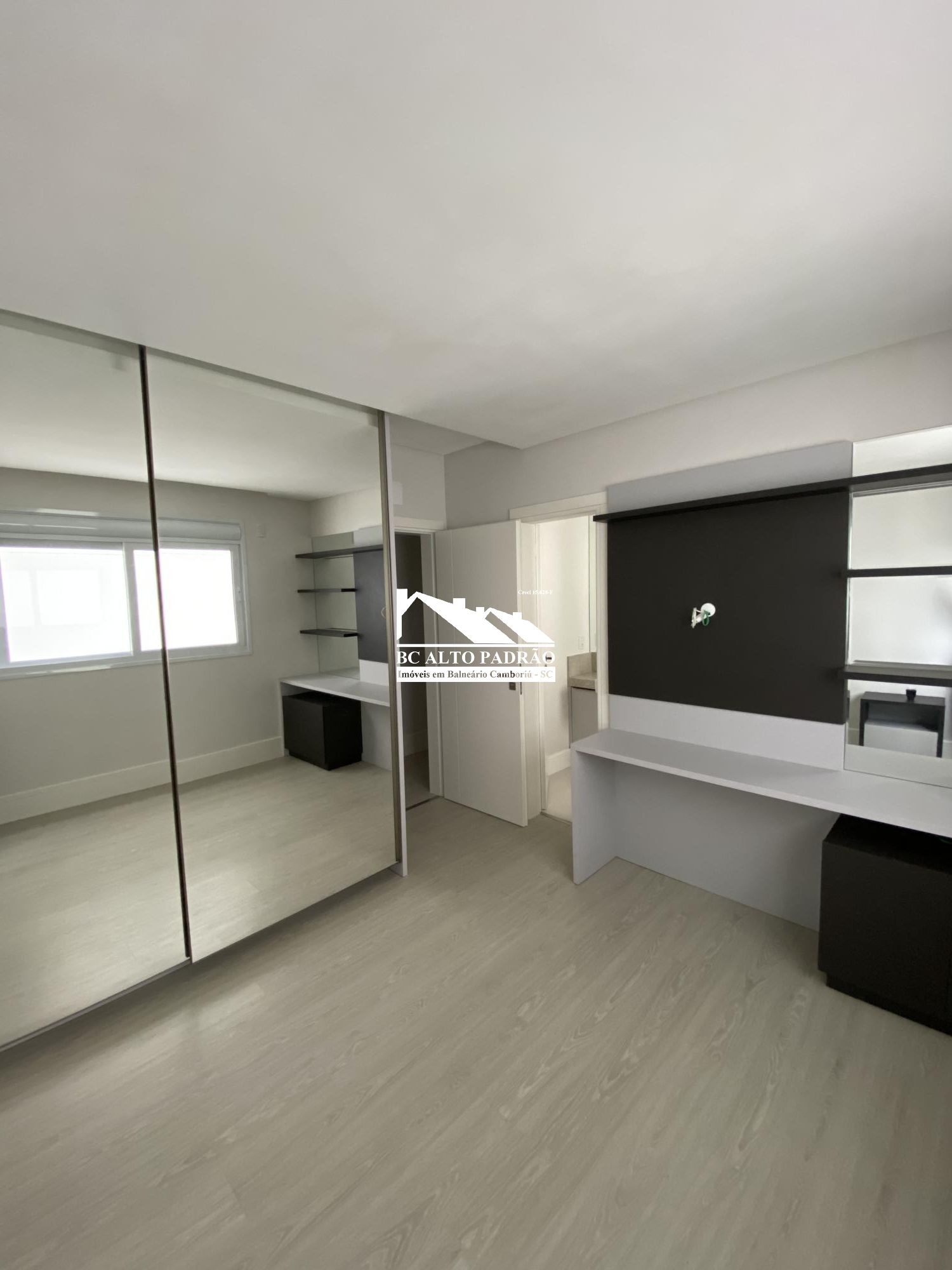 Apartamento à venda com 4 quartos, 237m² - Foto 16