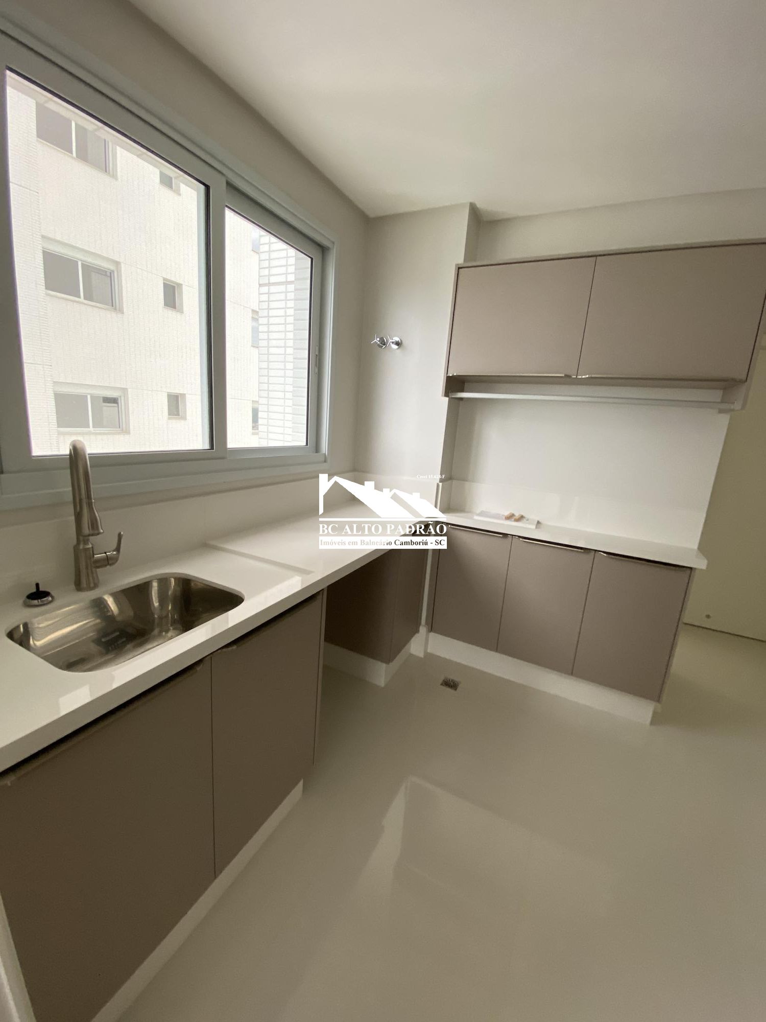 Apartamento à venda com 4 quartos, 237m² - Foto 11