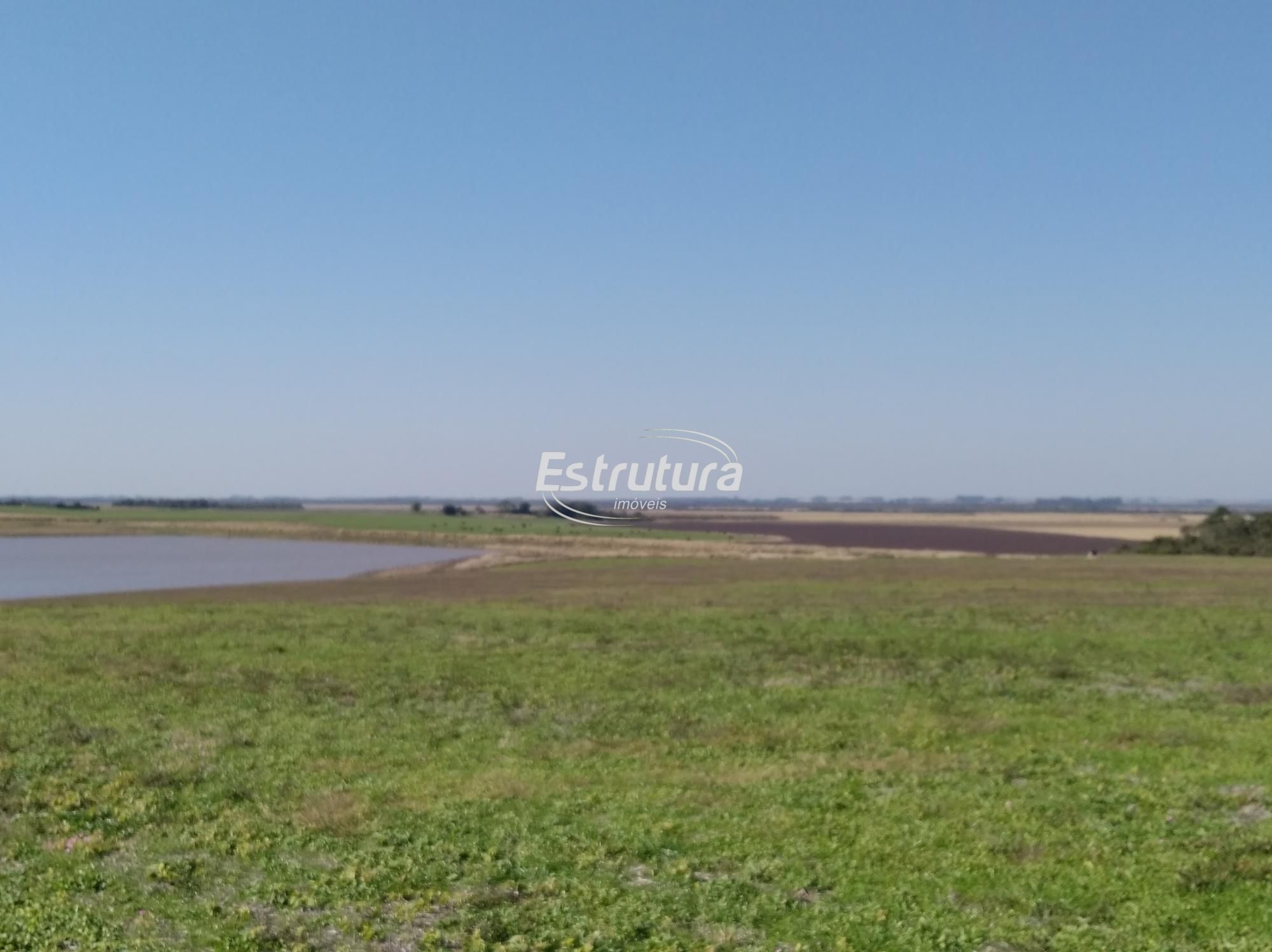 Fazenda/Sítios/Chácaras de 3 quartos, no bairro Catuçaba, em São Gabriel | Eu Corretor