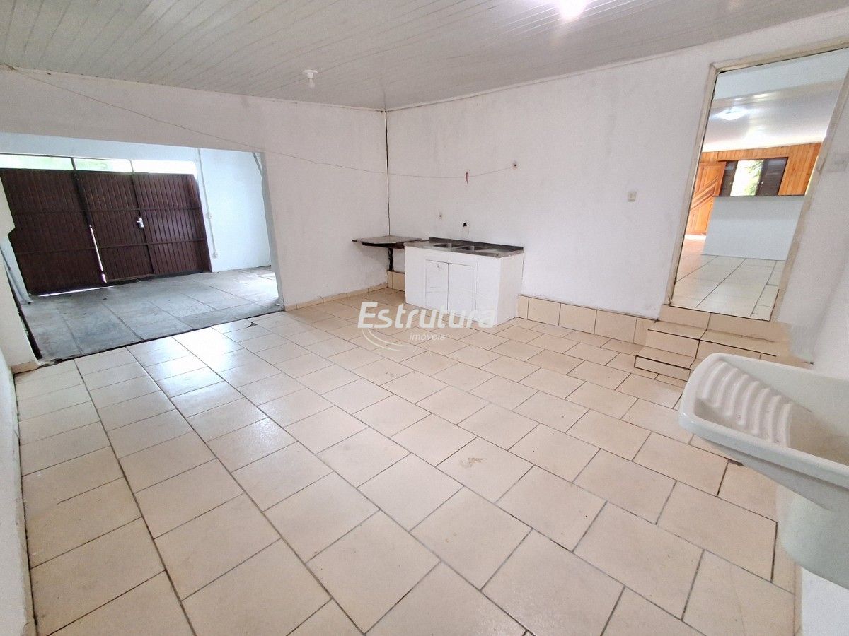Casa com pátio no bairro urlandia