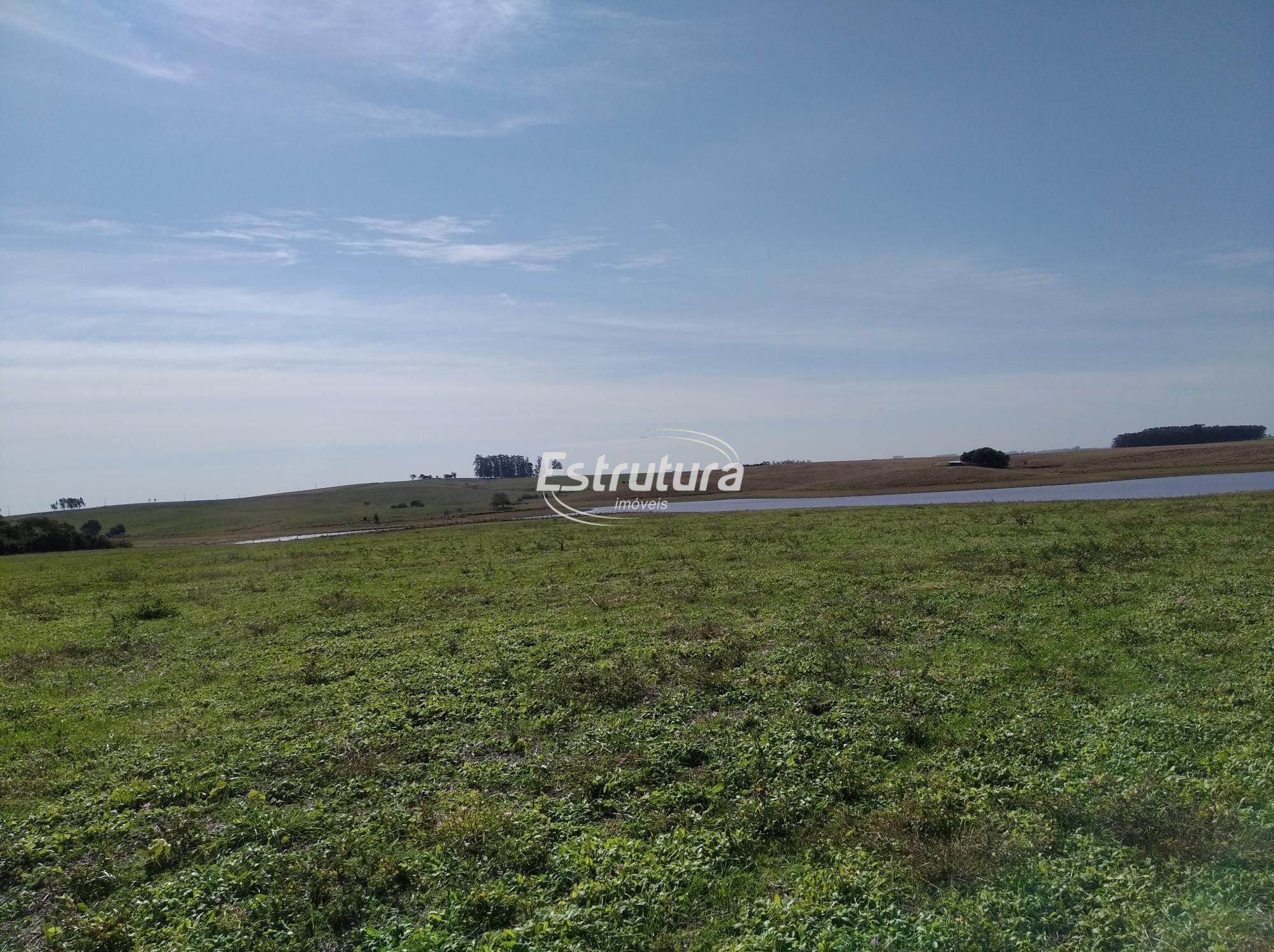 Fazenda/Sítios/Chácaras de 3 quartos, no bairro Catuçaba, em São Gabriel | Eu Corretor