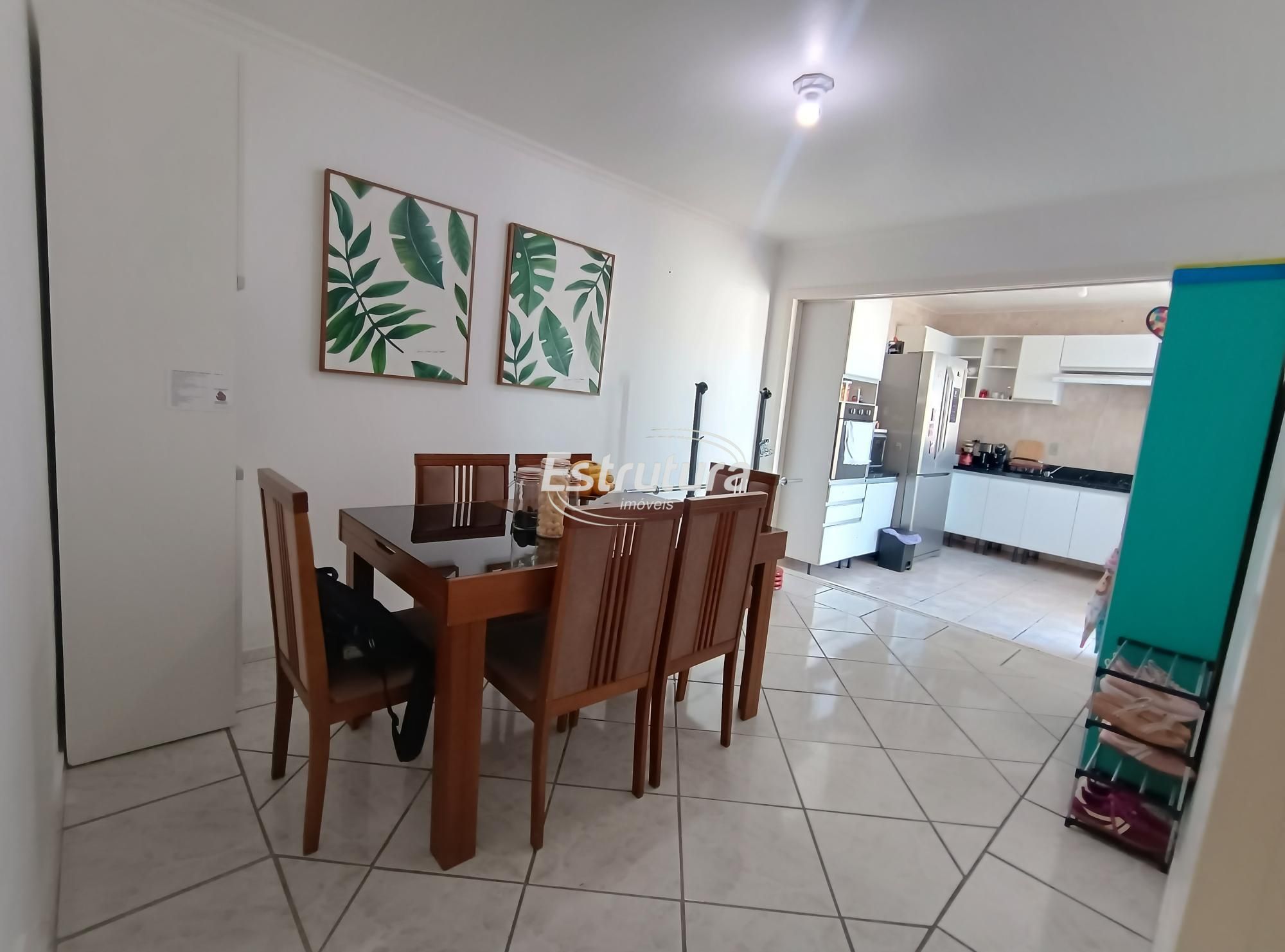 Belíssima casa na tancredo neves com 3 dormitórios sendo 1 s