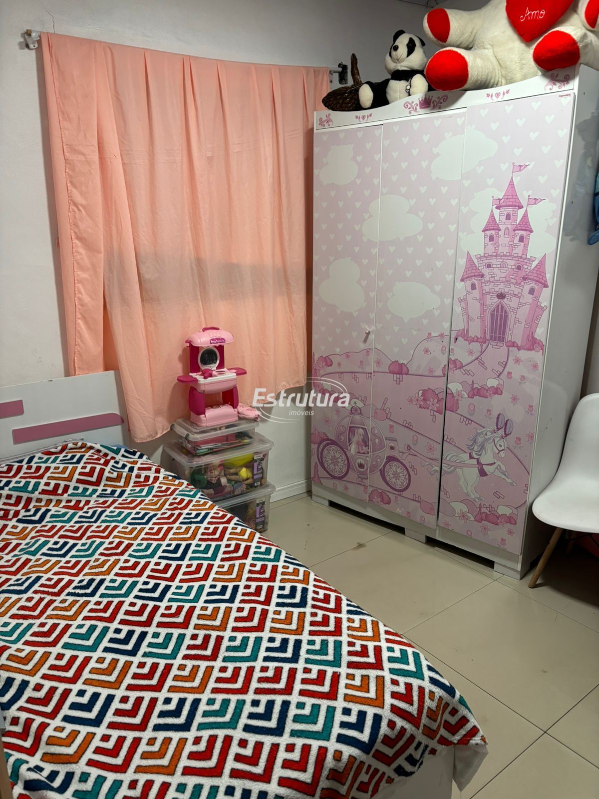 Belíssima casa no centro de Santa Maria com dois dormitórios