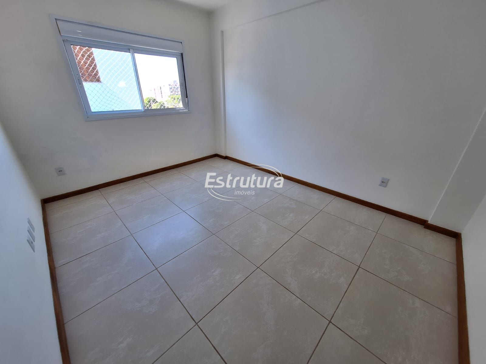 Apartamento com garagem em Camobi