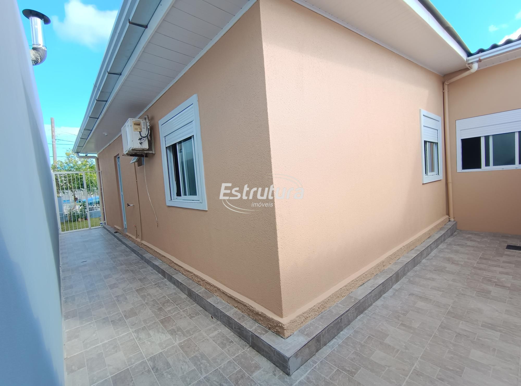 Belíssima casa toda reformada na Tancredo Neves com 4 dormitórios
