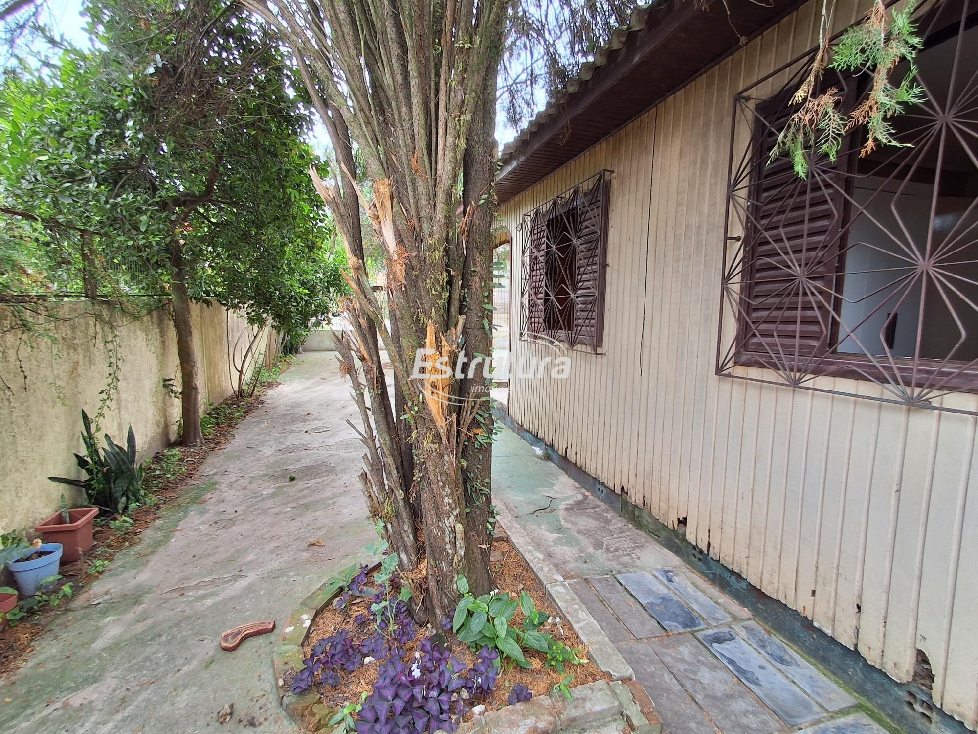 Casa com pátio no bairro Urlandia