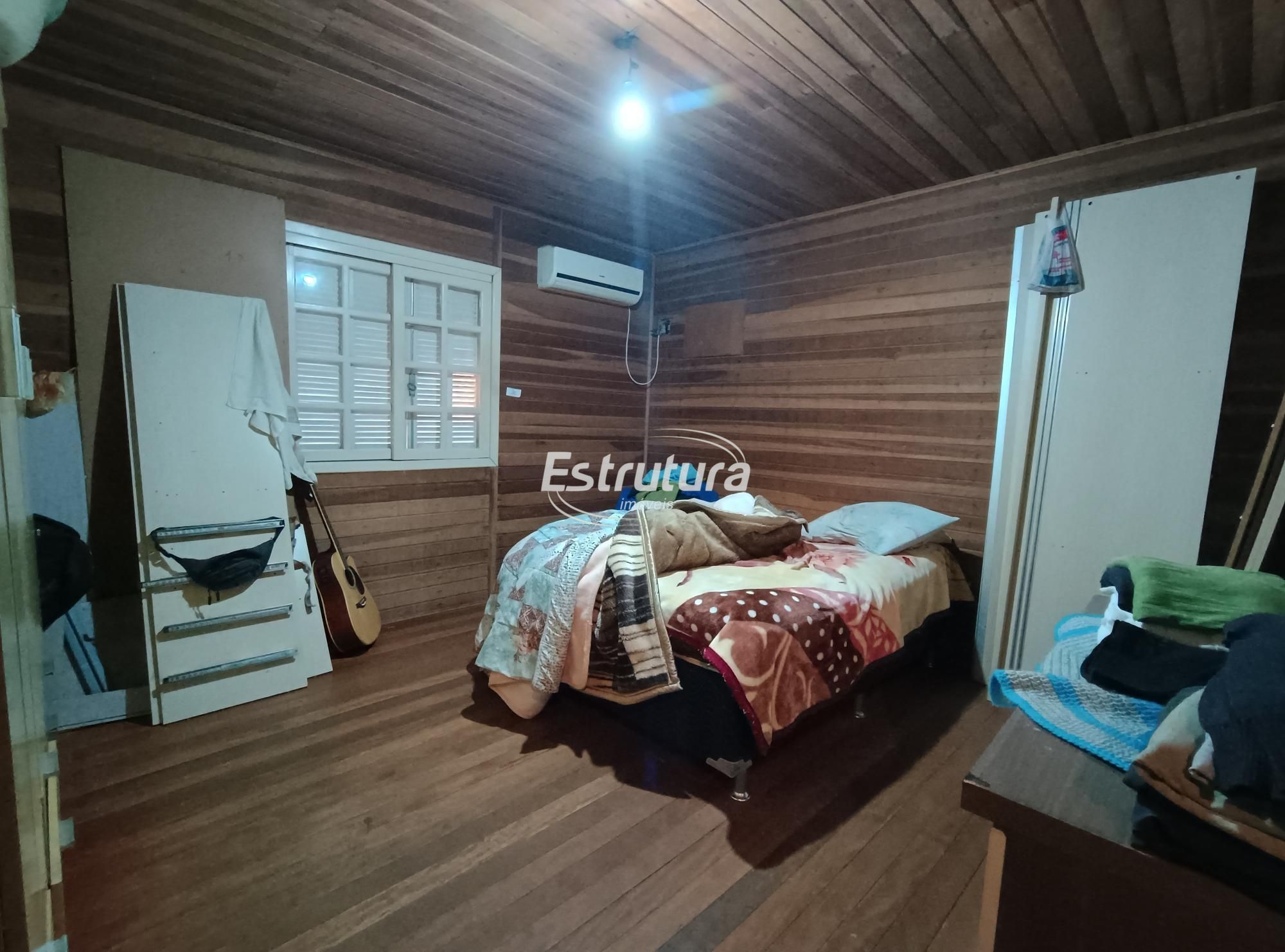 Chalé com dois dormitórios e Terreno Grande Ideal para construir condomínio Regi