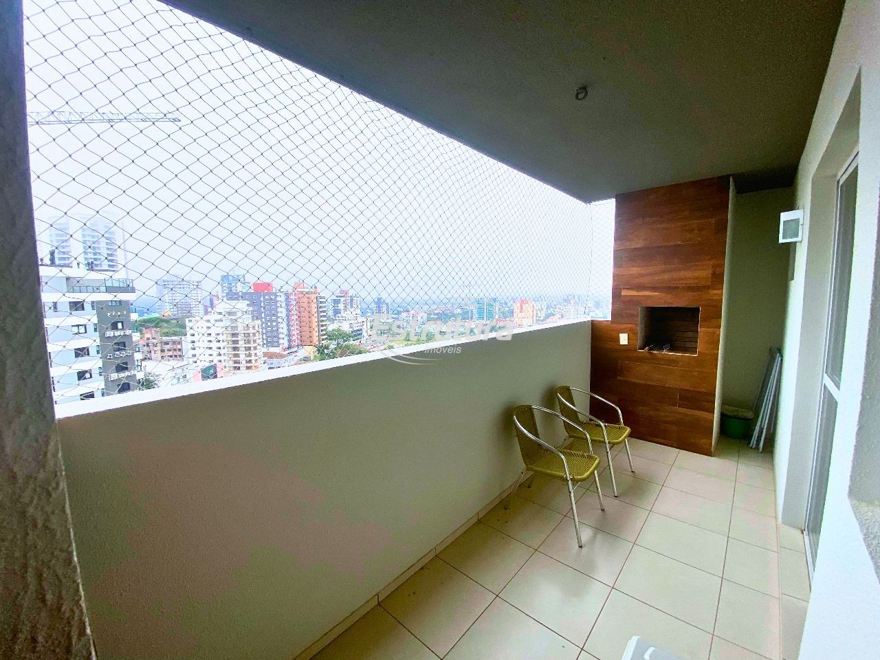 Apartamento totalmente mobiliado no centro de Santa Maria.