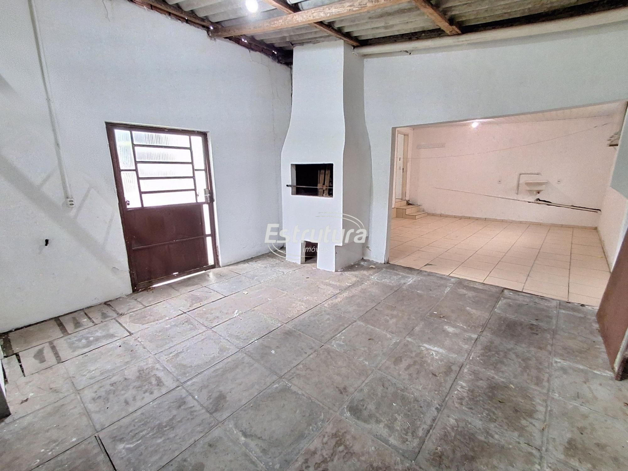 Casa com pátio no bairro urlandia