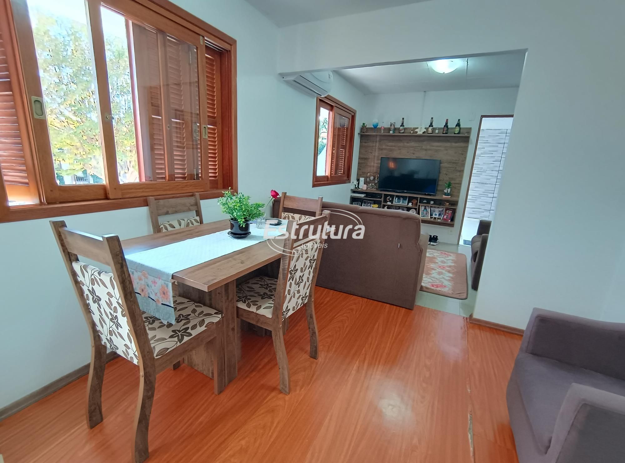 Belissima casa Na Tancredo Neves com 3 dormitórios e Financiável