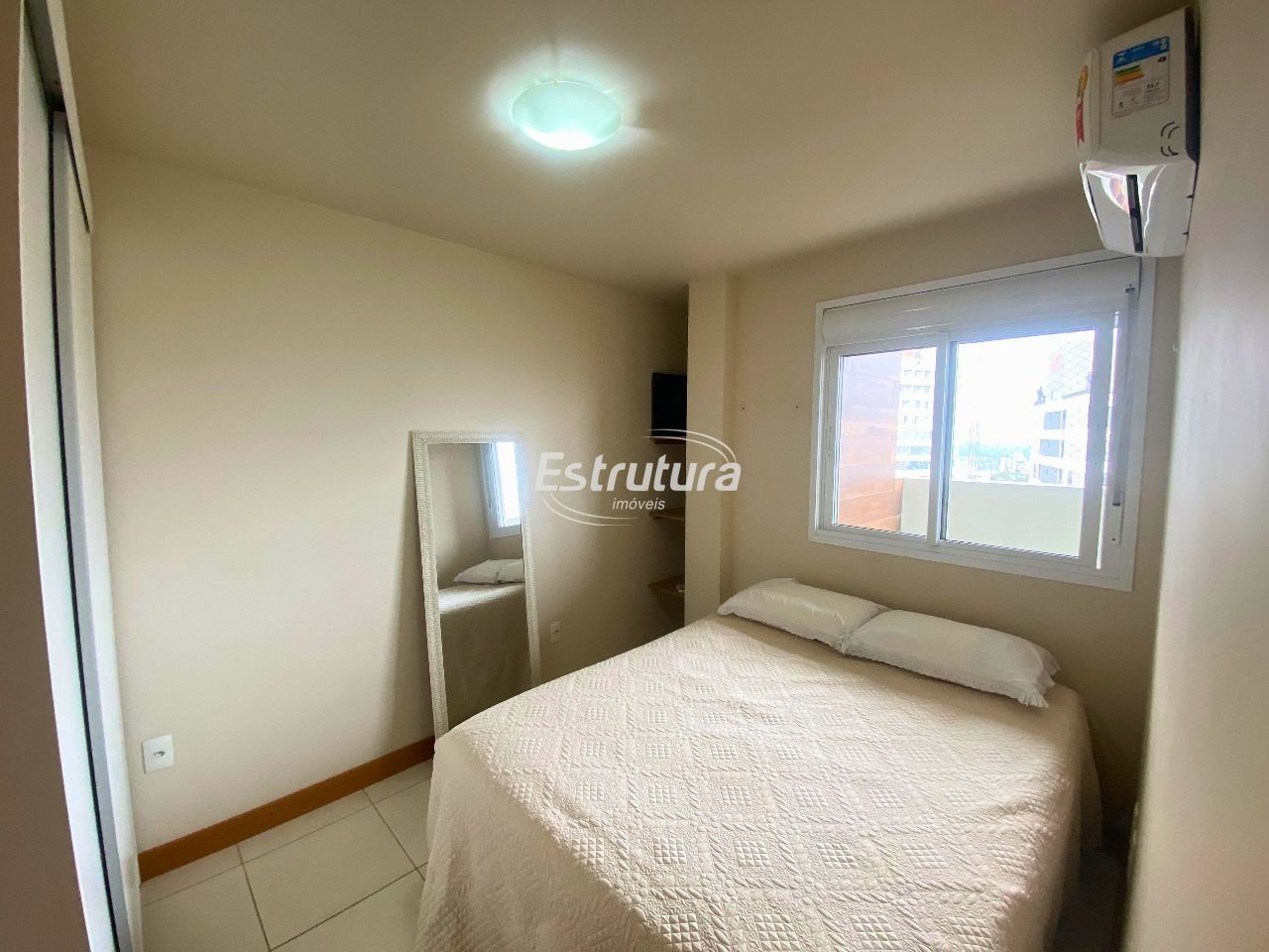 Apartamento totalmente mobiliado no centro de Santa Maria.