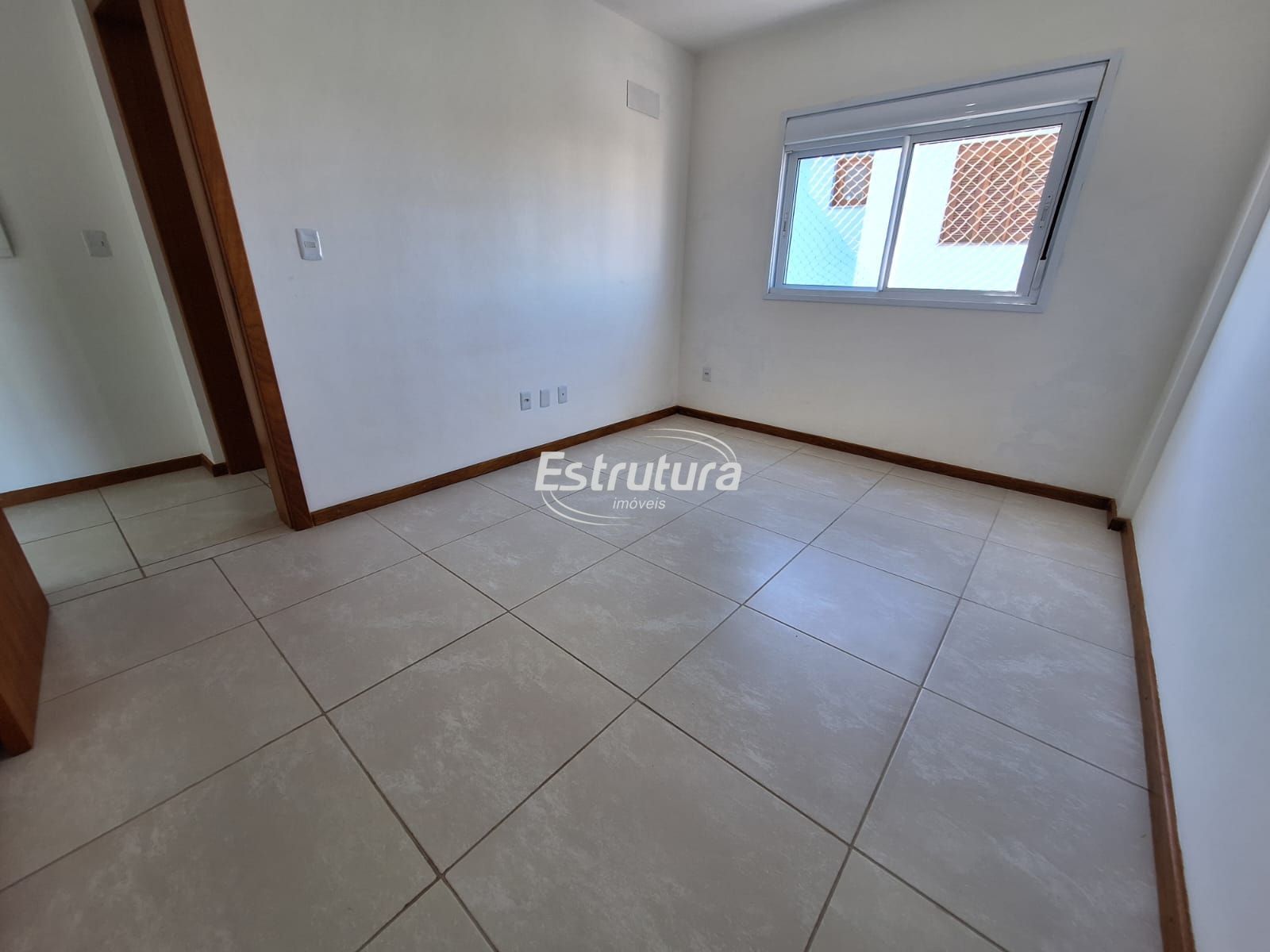 Apartamento com garagem em Camobi