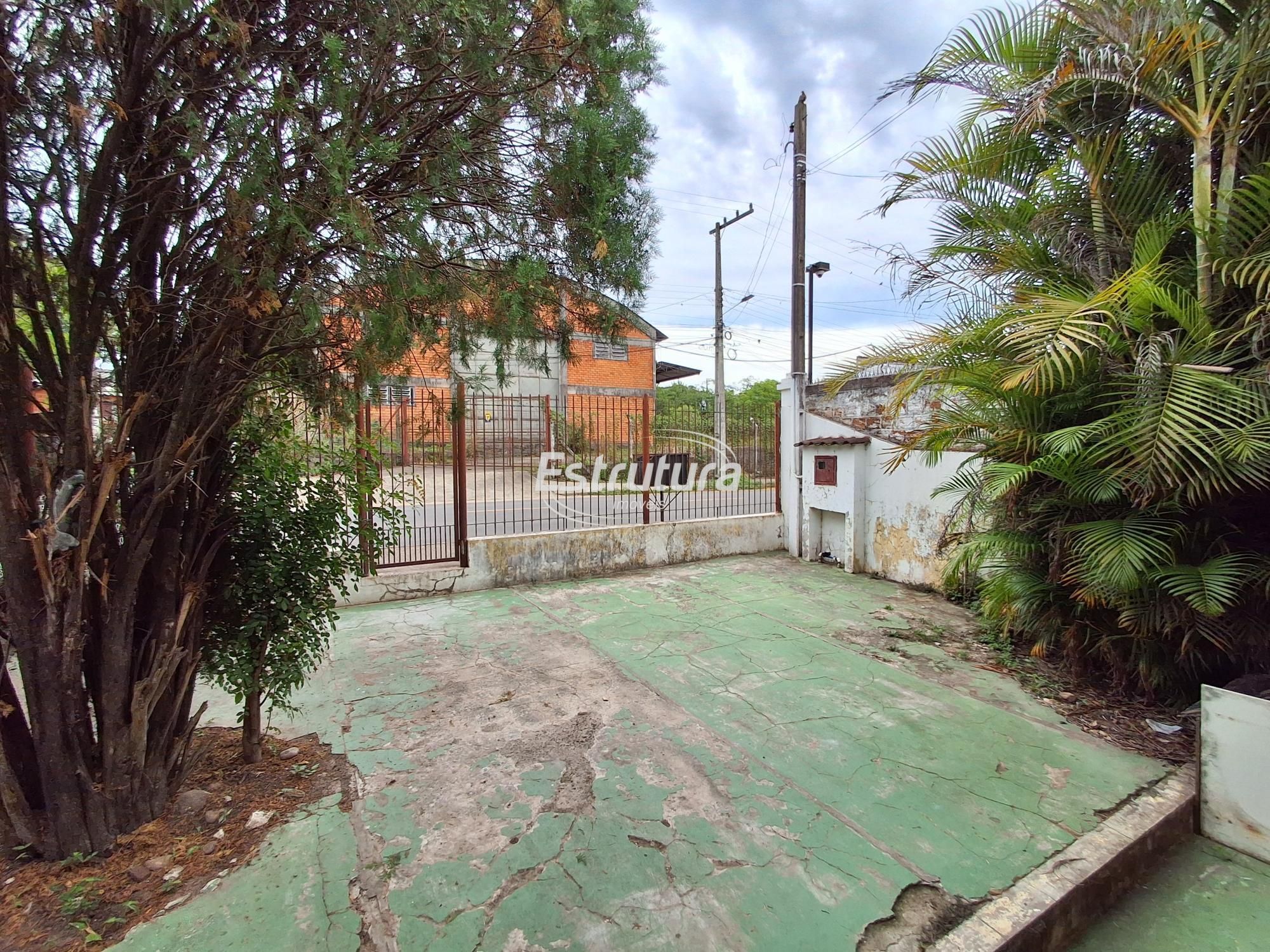 Casa com pátio no bairro Urlandia