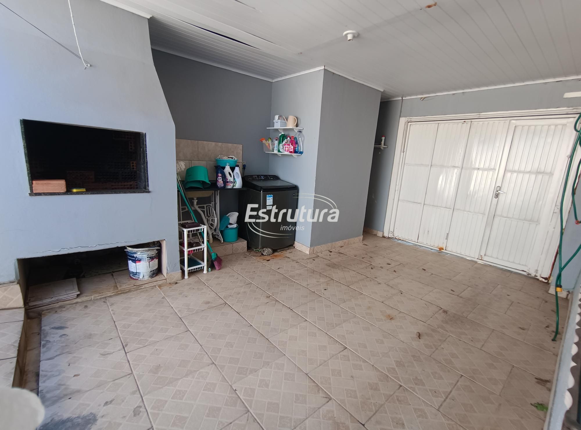 Belíssima casa na tancredo neves com 3 dormitórios sendo 1 s
