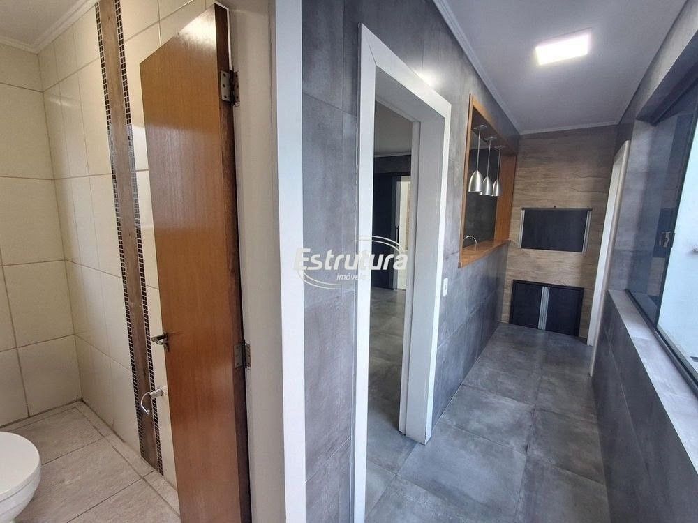 Apartamento de 2 Dormitórios com Churrasqueira, Dependência e Vaga de Garagem