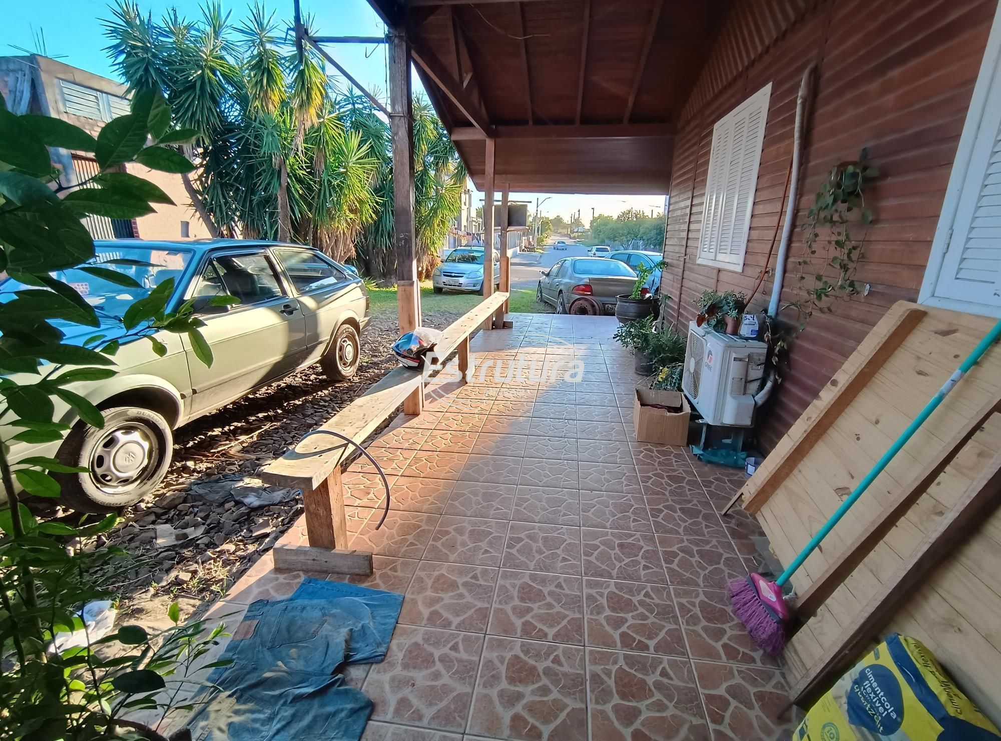 Chalé com dois dormitórios e Terreno Grande Ideal para construir condomínio Regi
