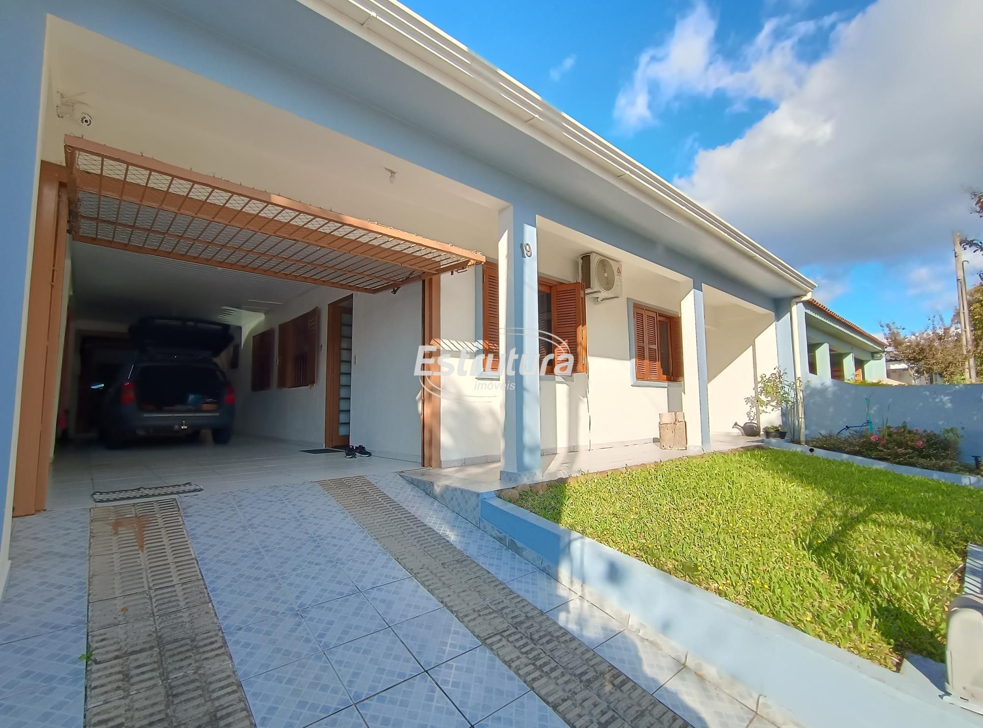 Belissima casa Na Tancredo Neves com 3 dormitórios e Financiável