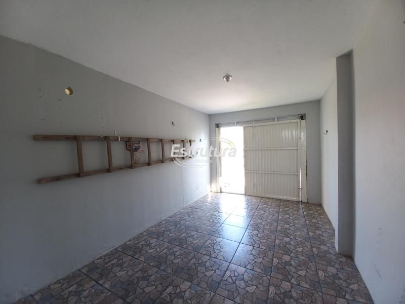 Linda casa na tancredo neves com dois dormitórios sendo um s