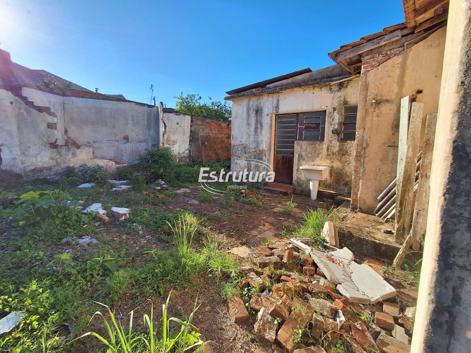 BARBADA! Casa para reformar no Bairro Carolina