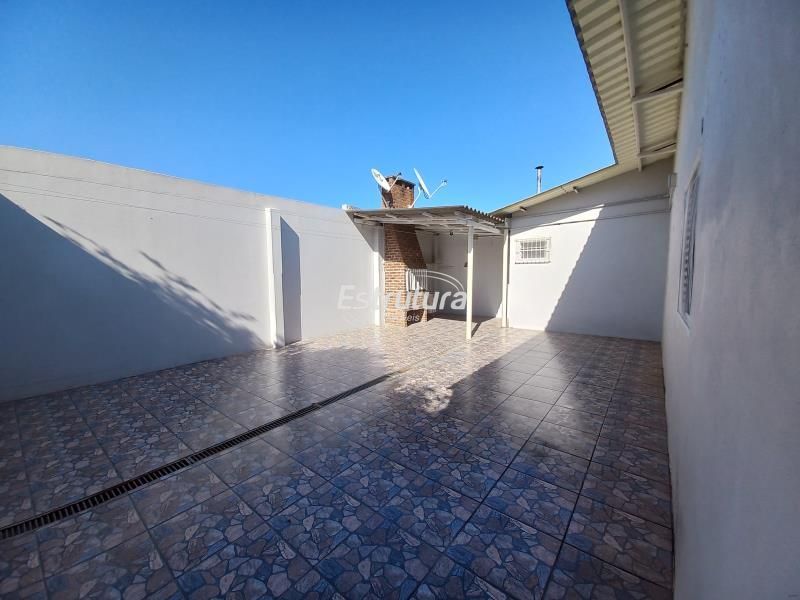 Linda casa na tancredo neves com dois dormitórios sendo um s