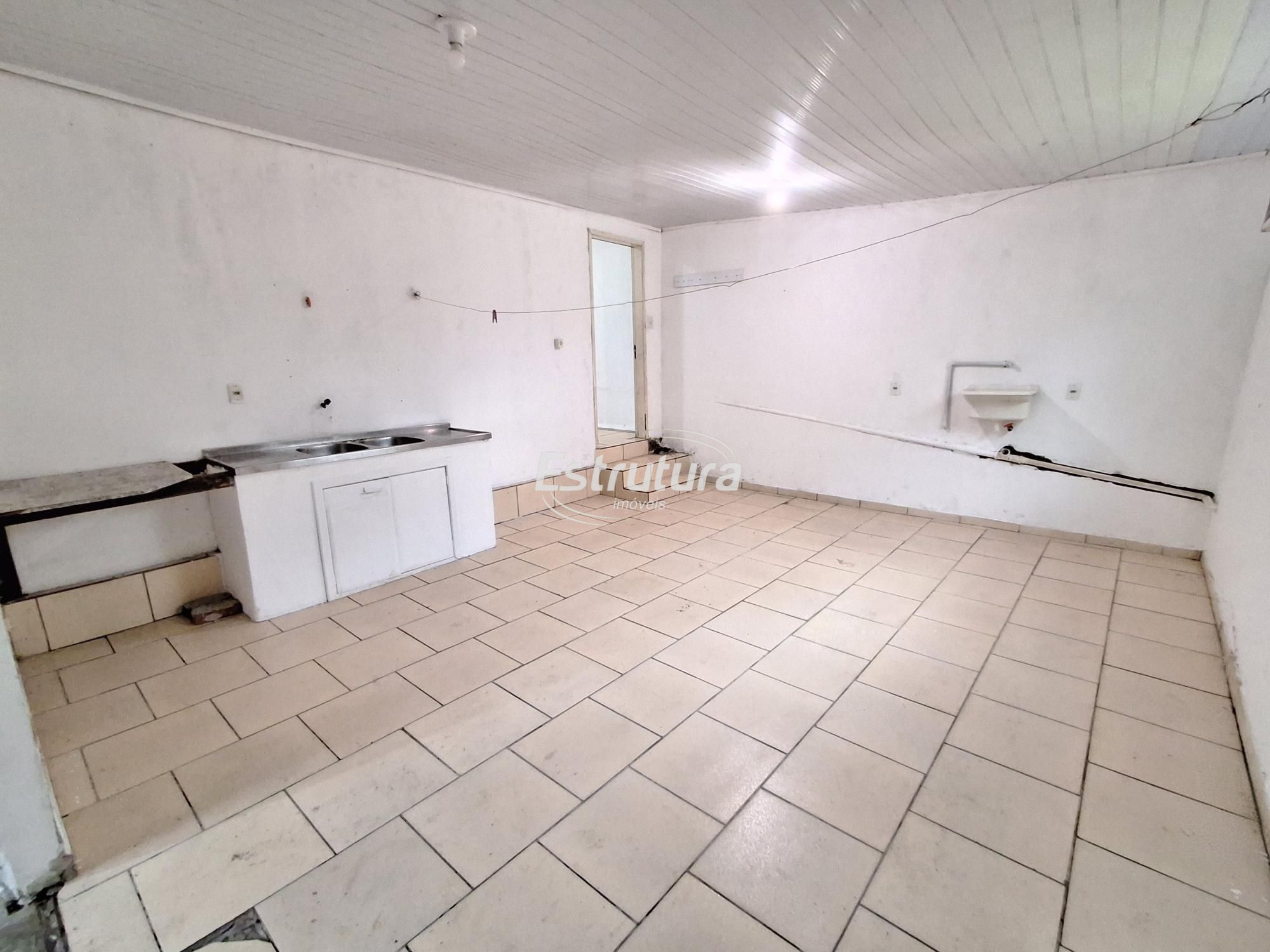 Casa com pátio no bairro Urlandia