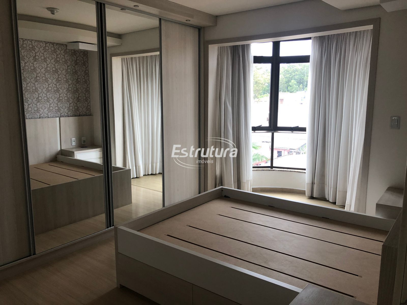 Apartamento com 3 Dormitórios para alugar, 190 m² por R$ 4.000,00 Apartamento com 3 Dormitórios para alugar, 190 m² por R$ 4.000,00