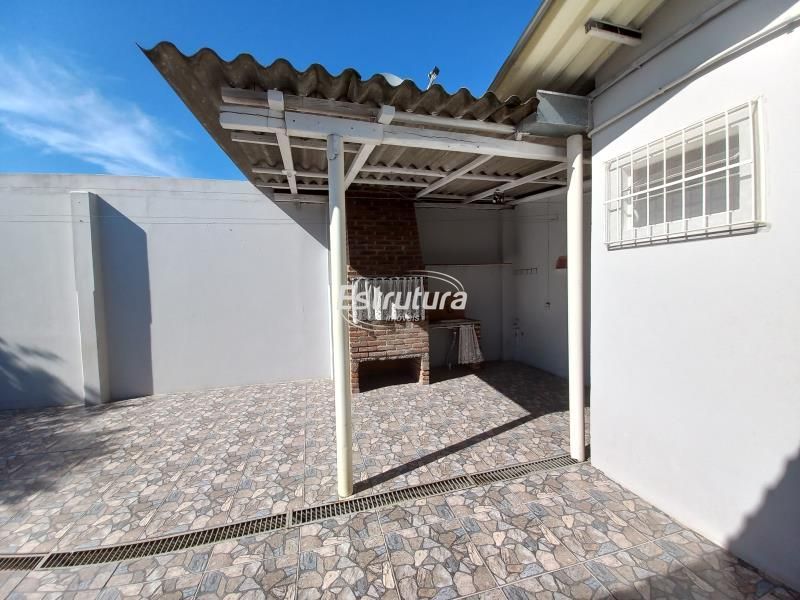 Linda casa na tancredo neves com dois dormitórios sendo um s