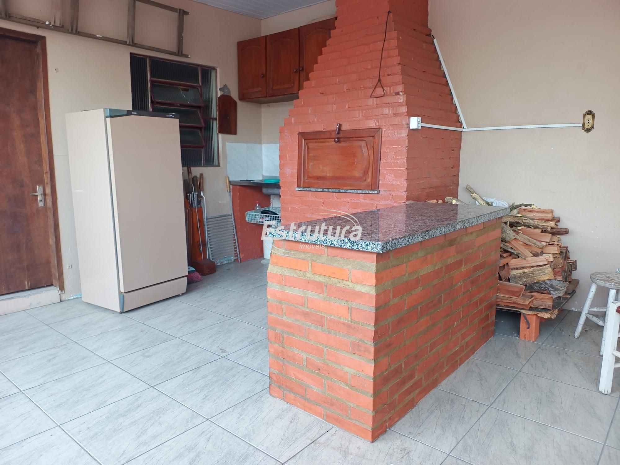 Casa à Venda no Bairro Juscelino Kubitschek – com 3 dormitórios sendo um suíte.