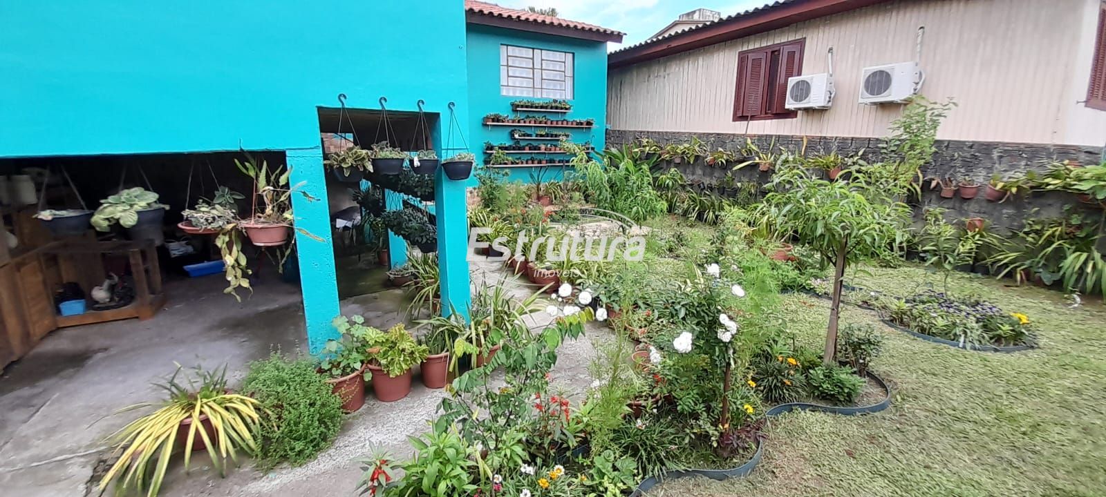 Vende-se Belíssima Casa no Bairro Jucelino Kubitschek com 3 dormitórios