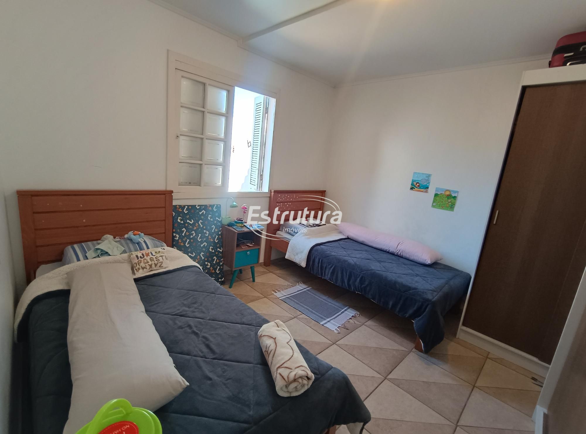 Belíssima casa na tancredo neves com 3 dormitórios sendo 1 s