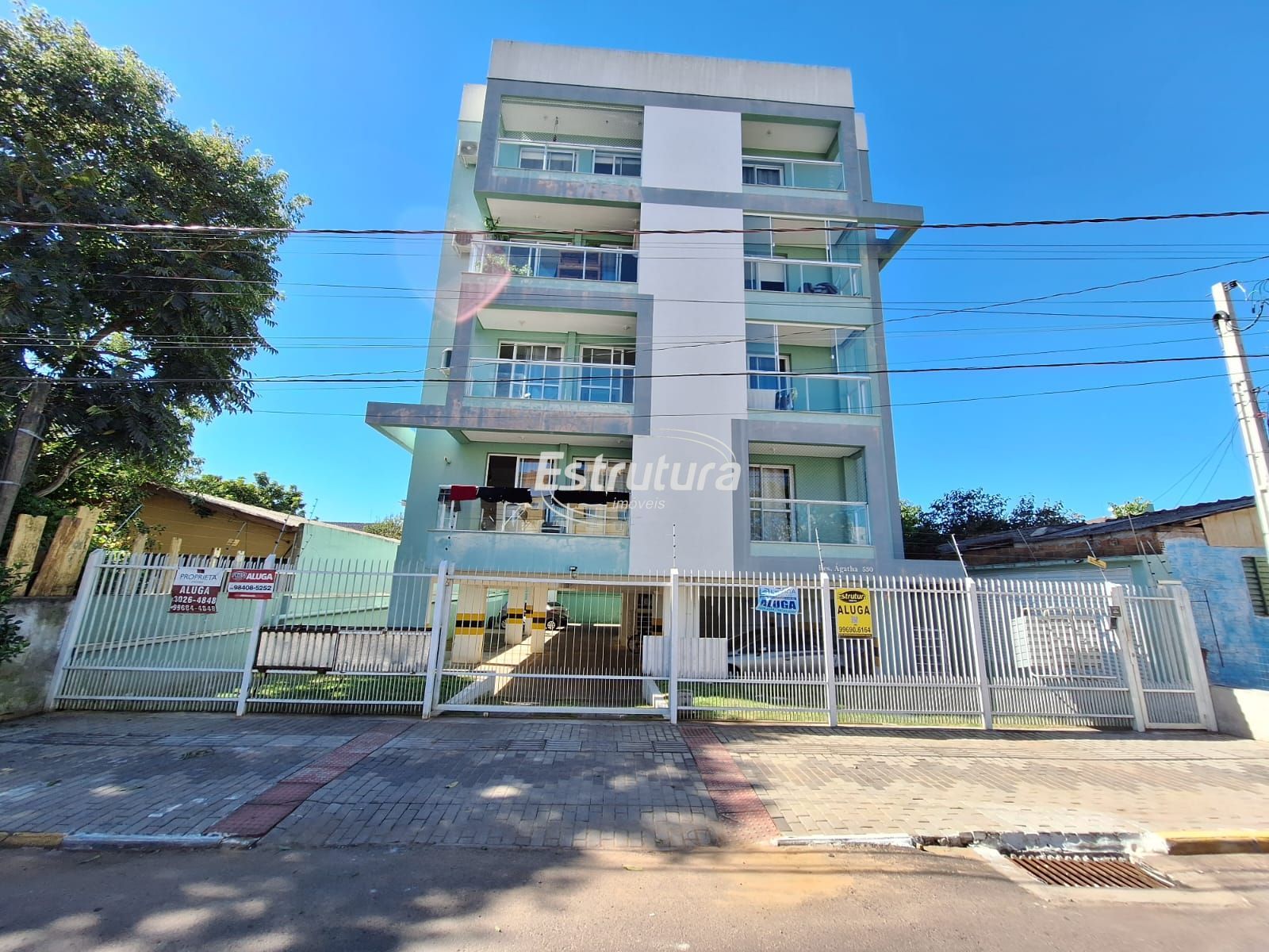Apartamento com garagem em Camobi