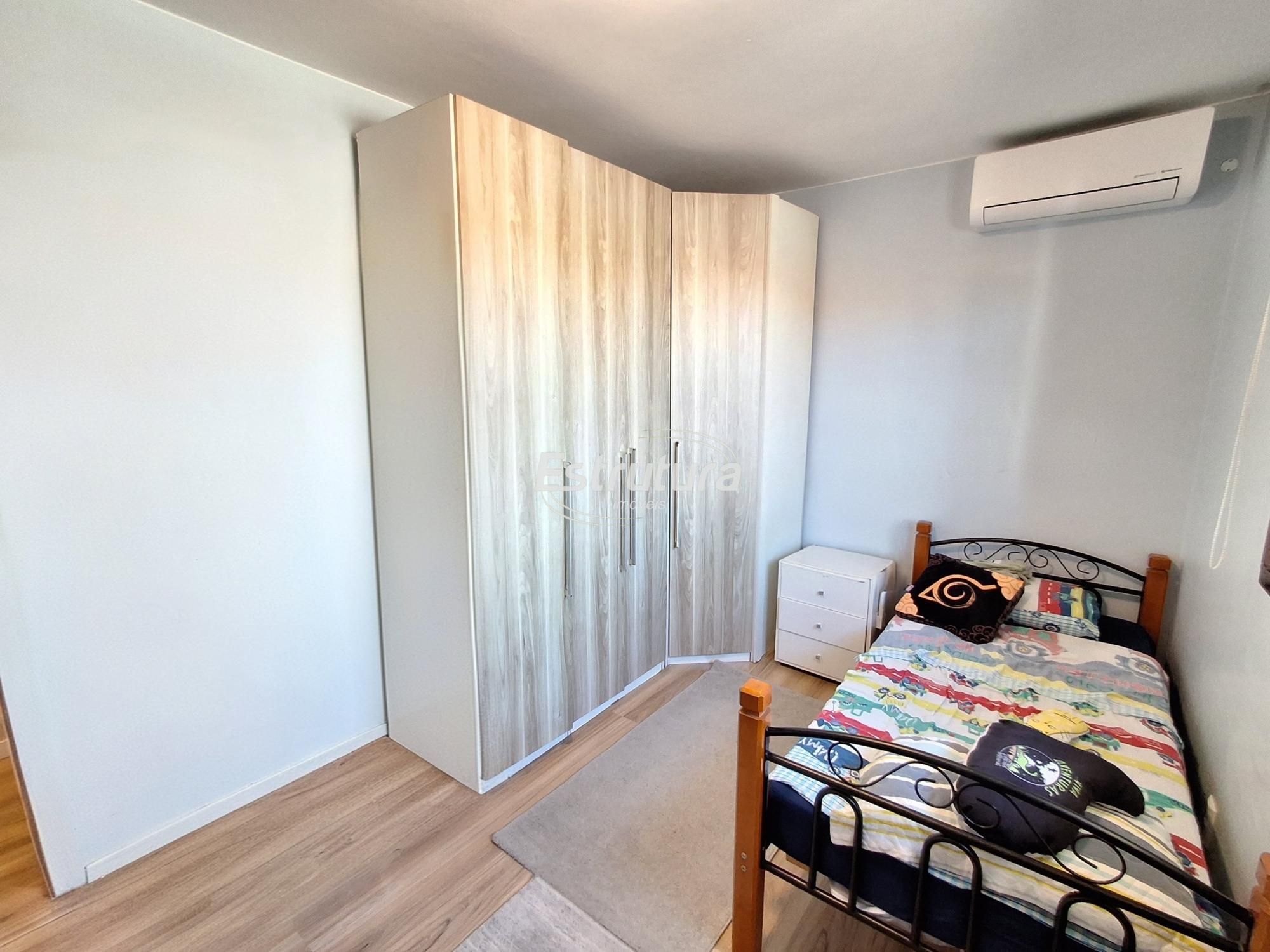Casa de 4 Dormitórios com piscina