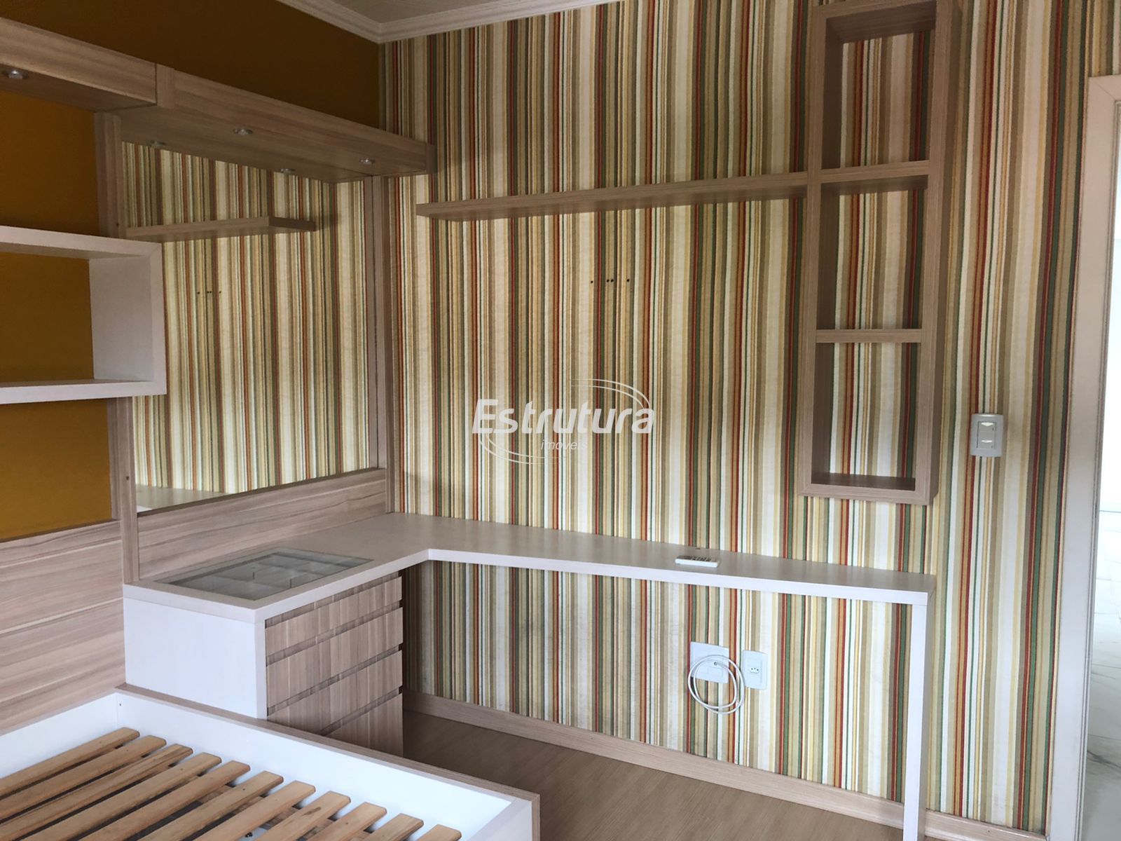 Apartamento com 3 Dormitórios para alugar, 190 m² por R$ 4.000,00 Apartamento com 3 Dormitórios para alugar, 190 m² por R$ 4.000,00