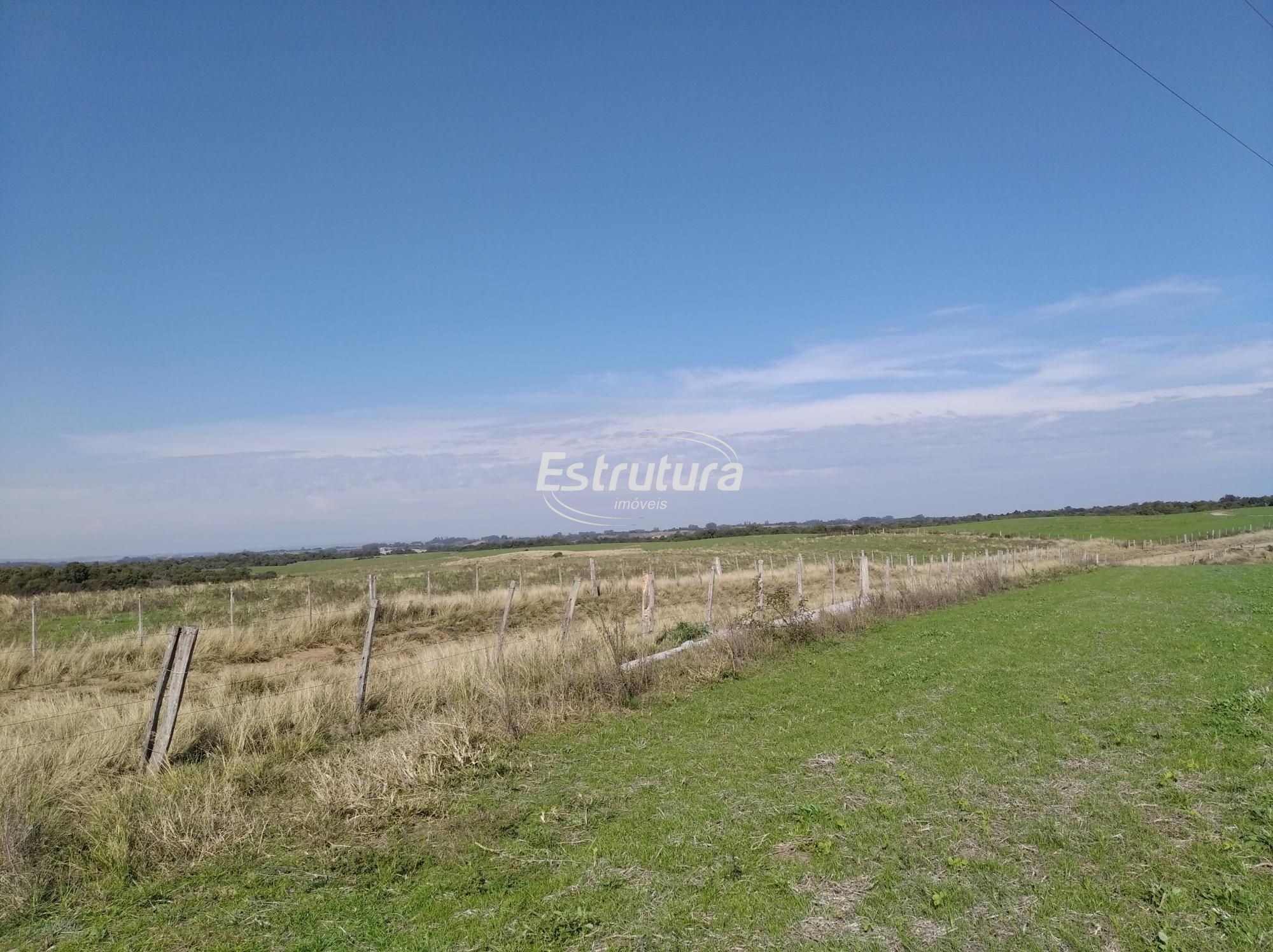 Fazenda/Sítios/Chácaras de 3 quartos, no bairro Catuçaba, em São Gabriel | Eu Corretor