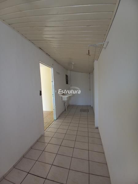 Linda casa na tancredo neves com dois dormitórios sendo um s