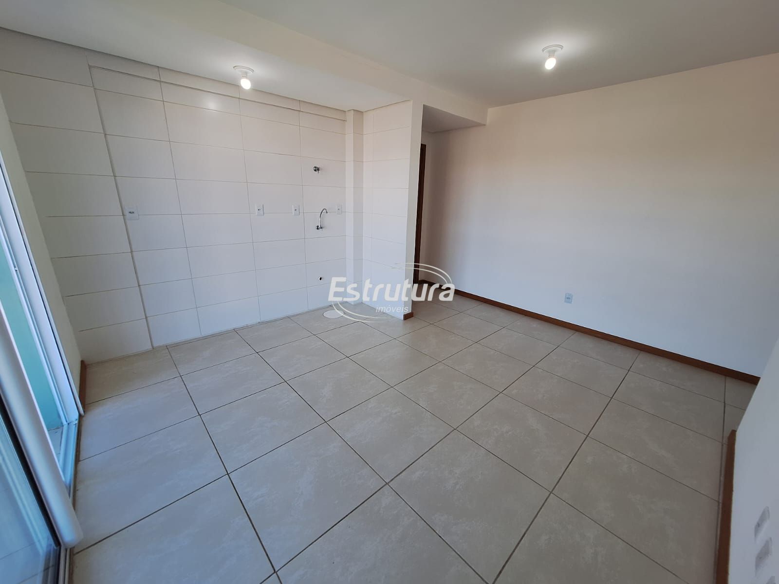 Apartamento com garagem em Camobi