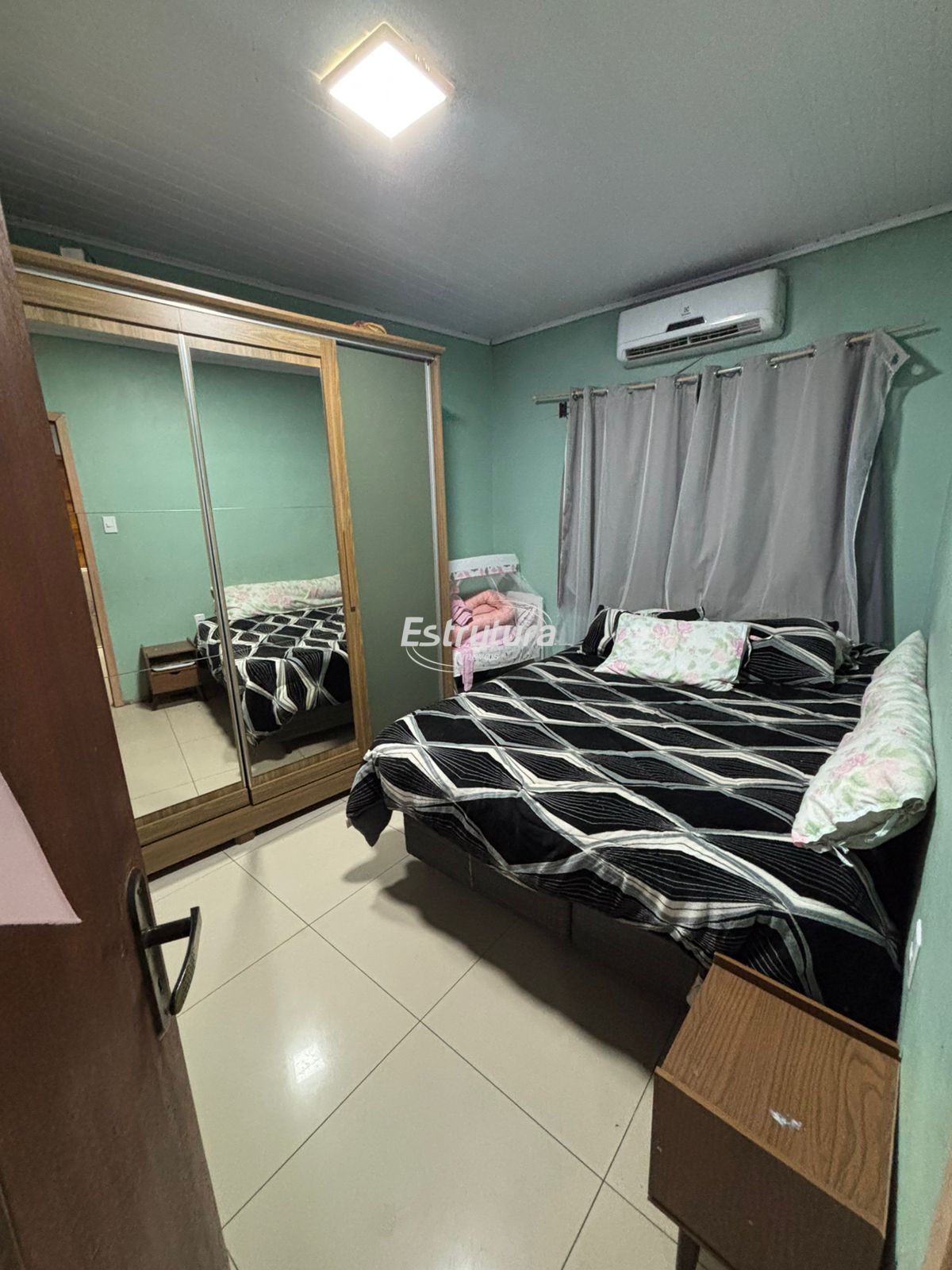 Belíssima casa no centro de Santa Maria com dois dormitórios
