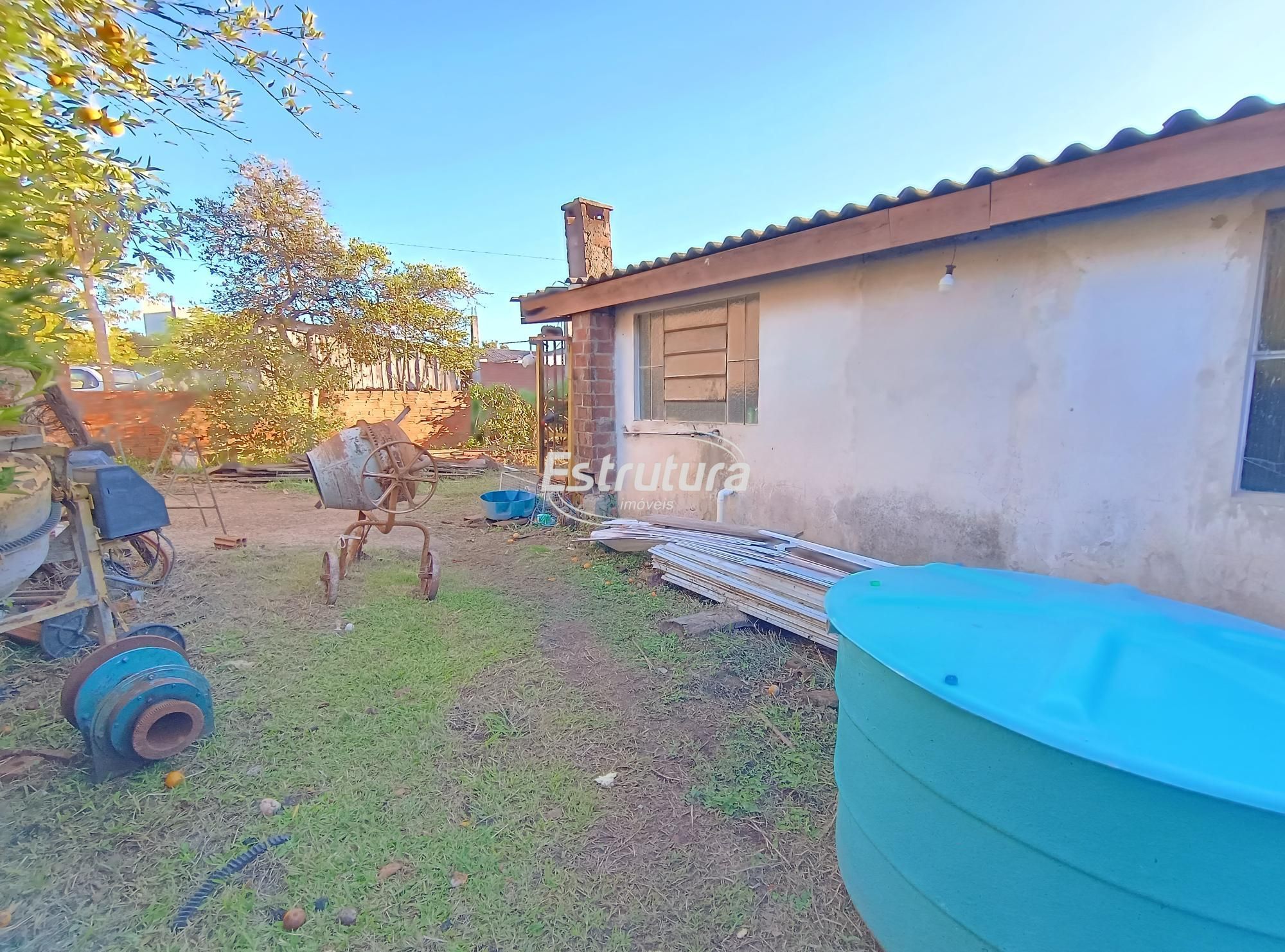 Chalé com dois dormitórios e Terreno Grande Ideal para construir condomínio Regi