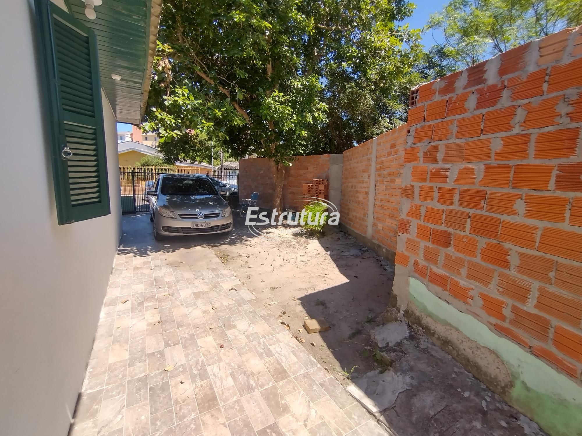 Belissima casa no Bairro Jucelino Kubitschek com dois dormitórios.