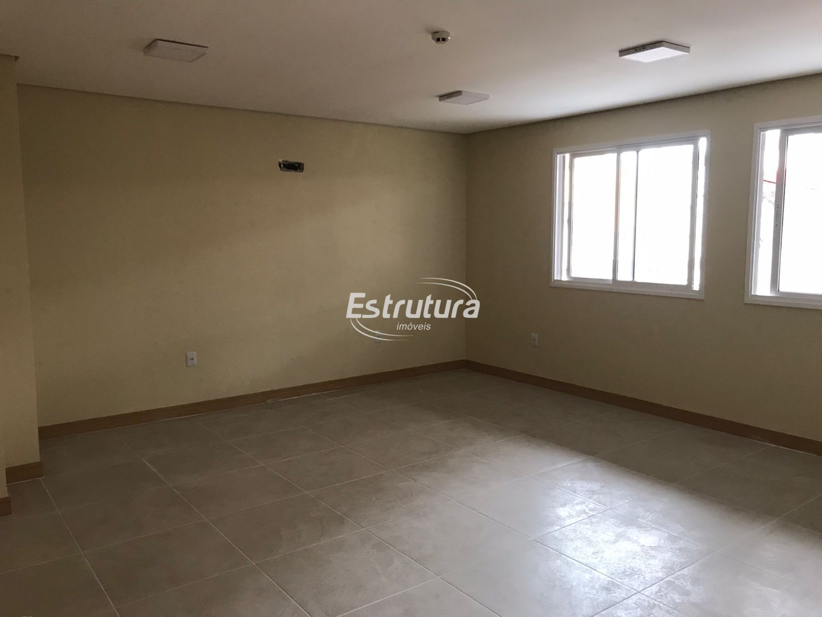 Sala comercial para alugar  no Centro - Santa Maria, RS. Imveis