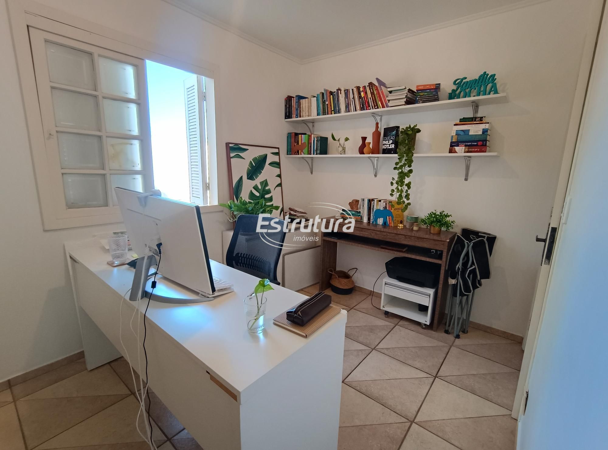 Belíssima casa na tancredo neves com 3 dormitórios sendo 1 s