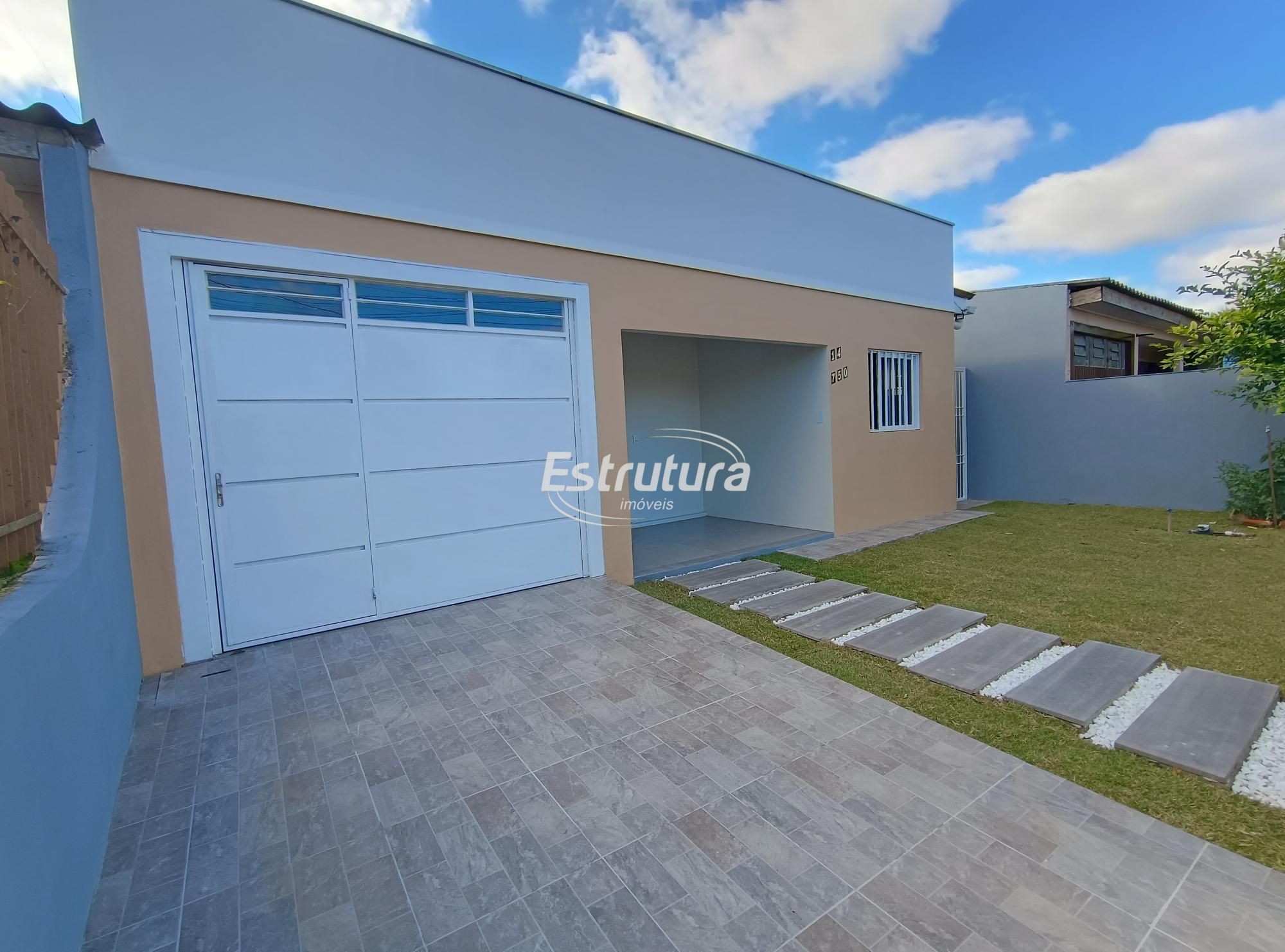 Belíssima casa toda reformada na Tancredo Neves com 4 dormitórios
