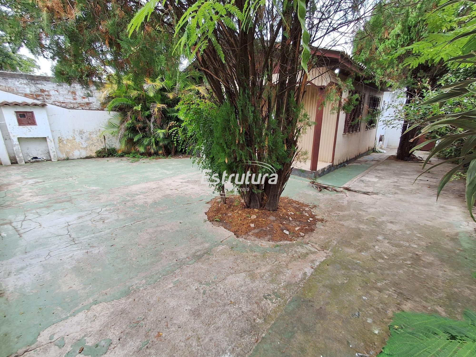 Casa com pátio no bairro Urlandia