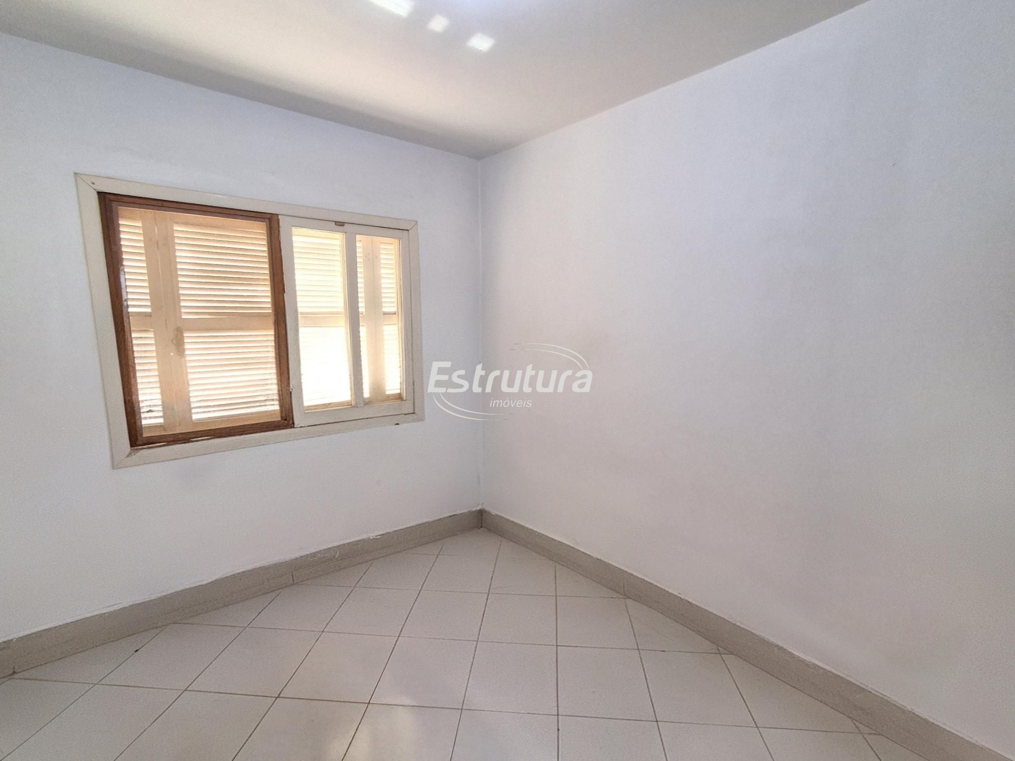 Casa de 3 dormitórios com terreno amplo na Major Duarte - foto 5