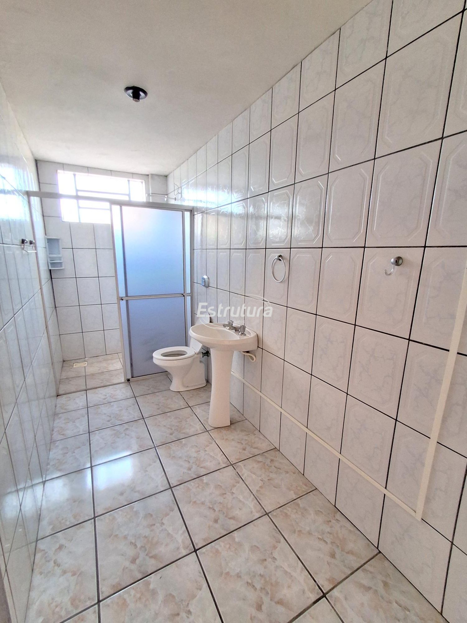 Apartamento Espaçoso: 3 Dormitórios e Suíte em Bairro Central