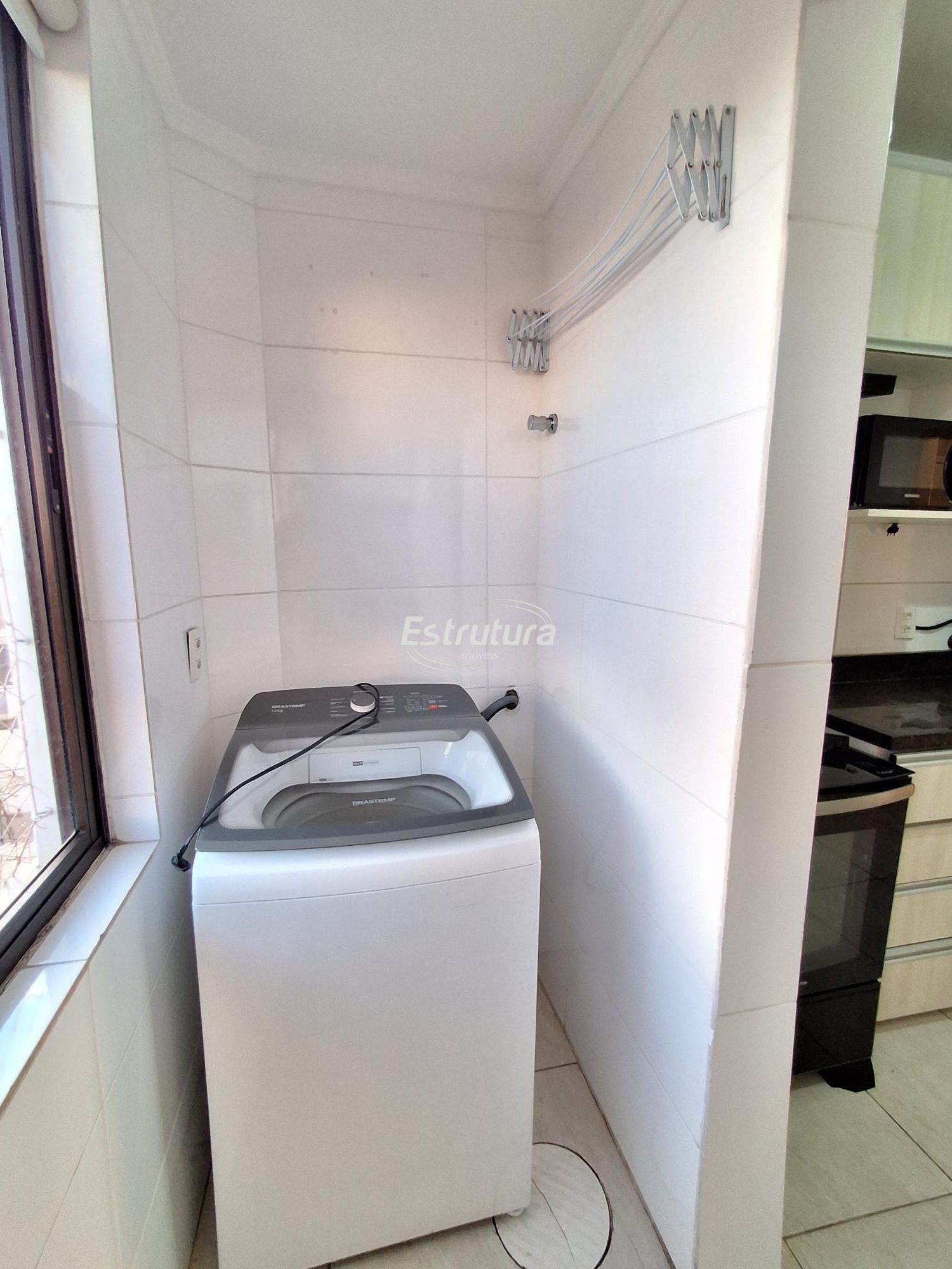 Apartamento mobiliado de 2 dormitórios