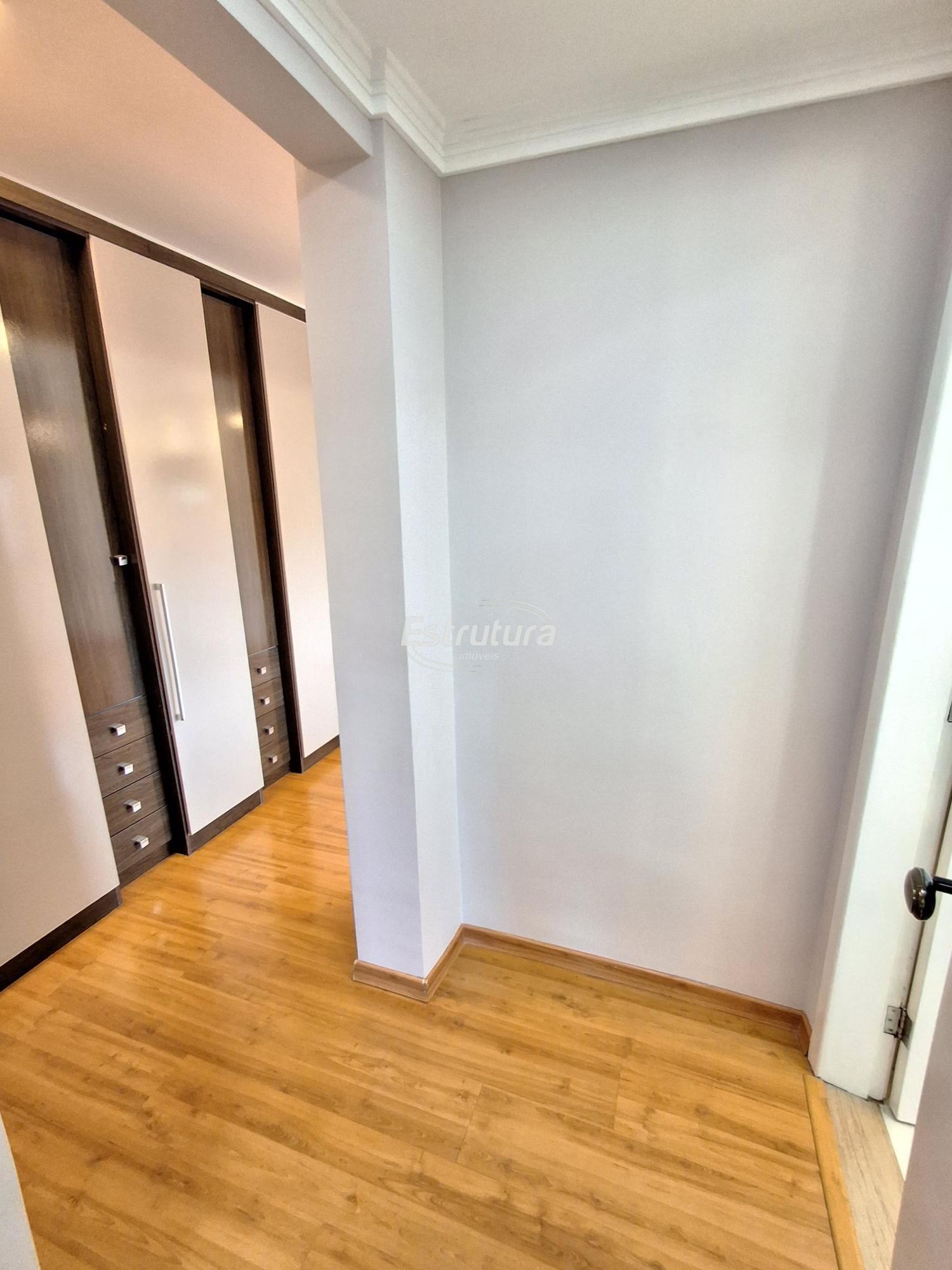 Apartamento mobiliado de 2 dormitórios